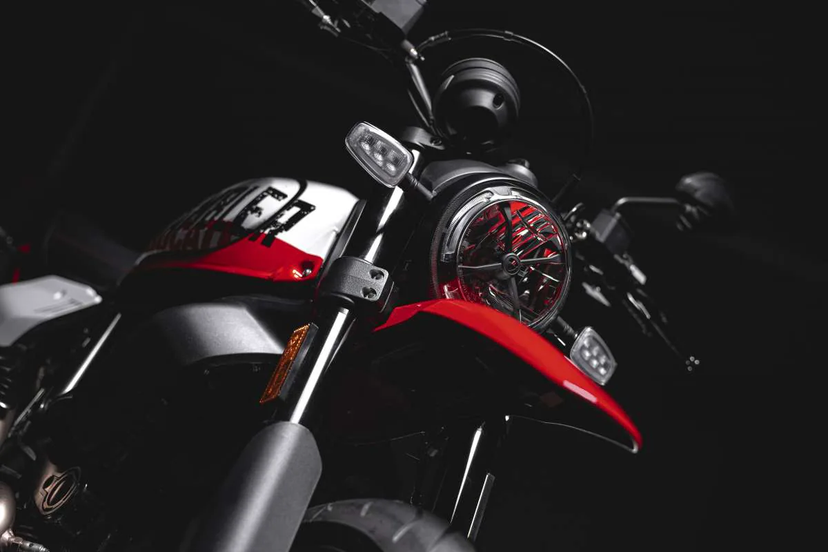Ducati Scrambler Urban Motard 2022 giá chính thức 404 triệu – Mẫu Scrambler lai phong cách Motard với vẻ ngoài đương đại