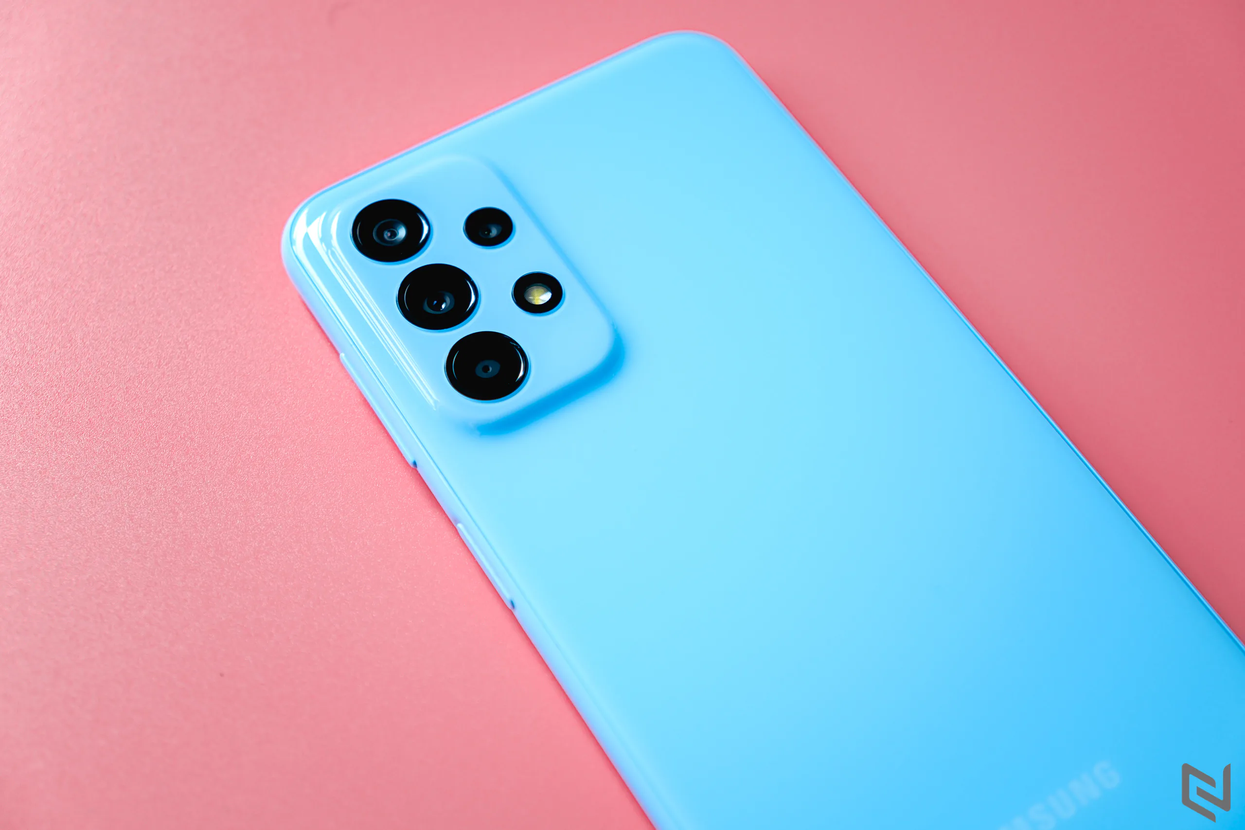 Trên tay Samsung Galaxy A23: Màu sắc tươi tắn và trẻ trung, thông số đáng chú ý trong phân khúc
