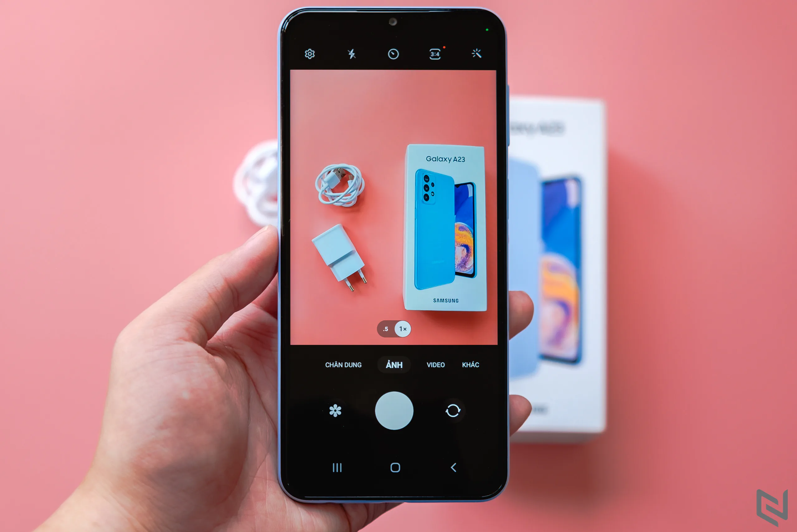 Trên tay Samsung Galaxy A23: Màu sắc tươi tắn và trẻ trung, thông số đáng chú ý trong phân khúc