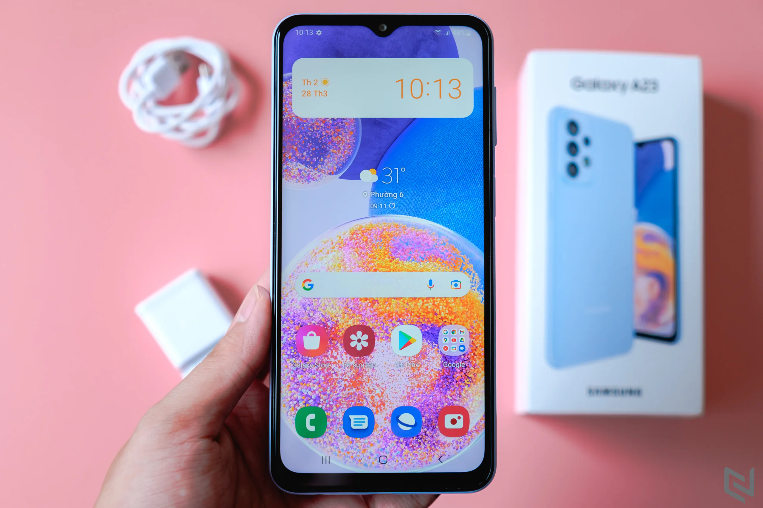 Trên tay Samsung Galaxy A23: Màu sắc tươi tắn và trẻ trung, thông số đáng chú ý trong phân khúc