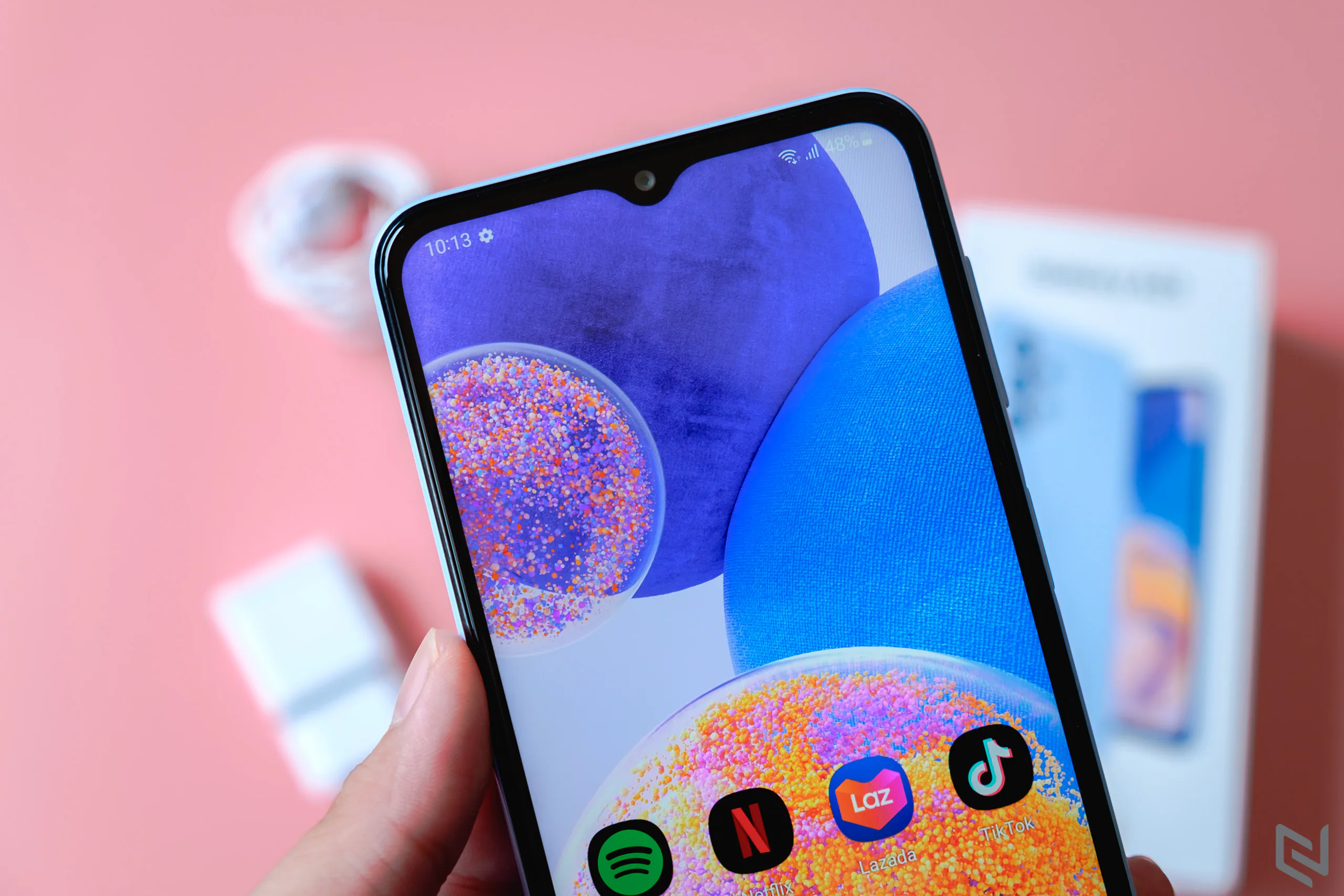 Trên tay Samsung Galaxy A23: Màu sắc tươi tắn và trẻ trung, thông số đáng chú ý trong phân khúc