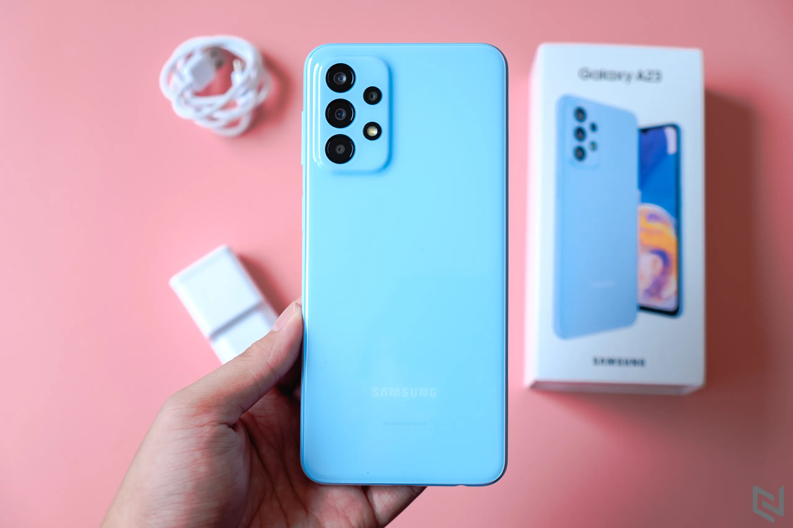 Trên tay Samsung Galaxy A23: Màu sắc tươi tắn và trẻ trung, thông số đáng chú ý trong phân khúc