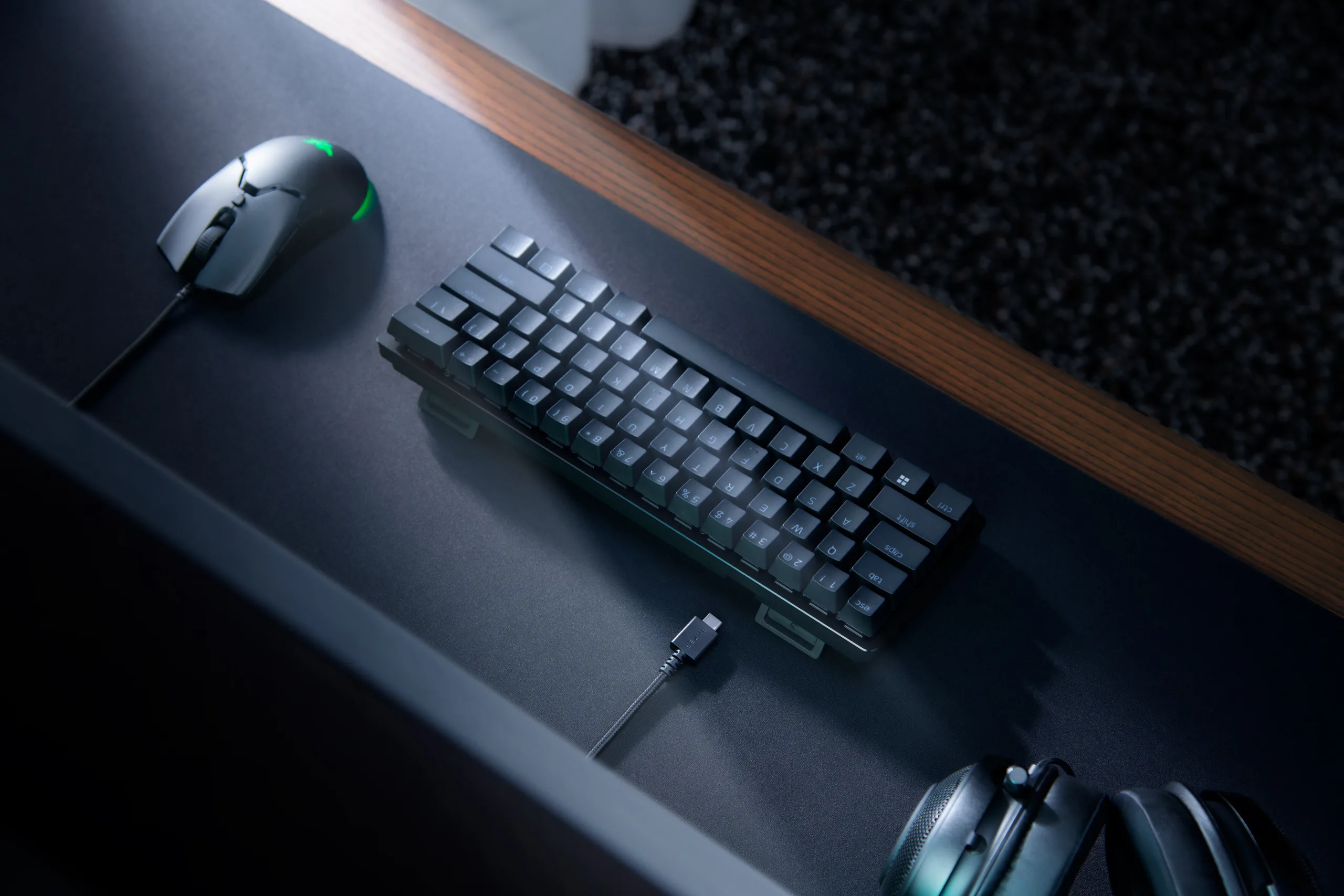 Razer đưa switch analog lên dòng bàn phím cơ nhỏ gọn Razer Huntsman Mini Analog