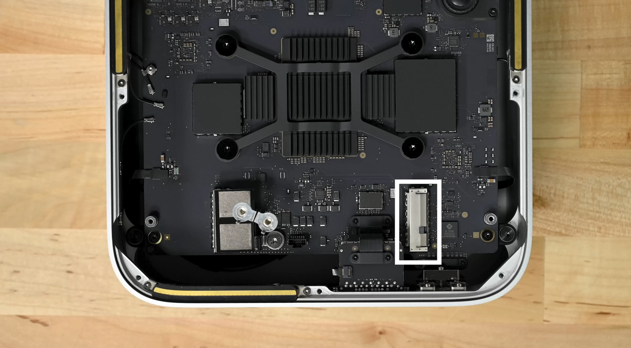 Tháo tung Mac Studio cùng iFixit: Thay thế được SSD, nhưng nâng cấp thì không