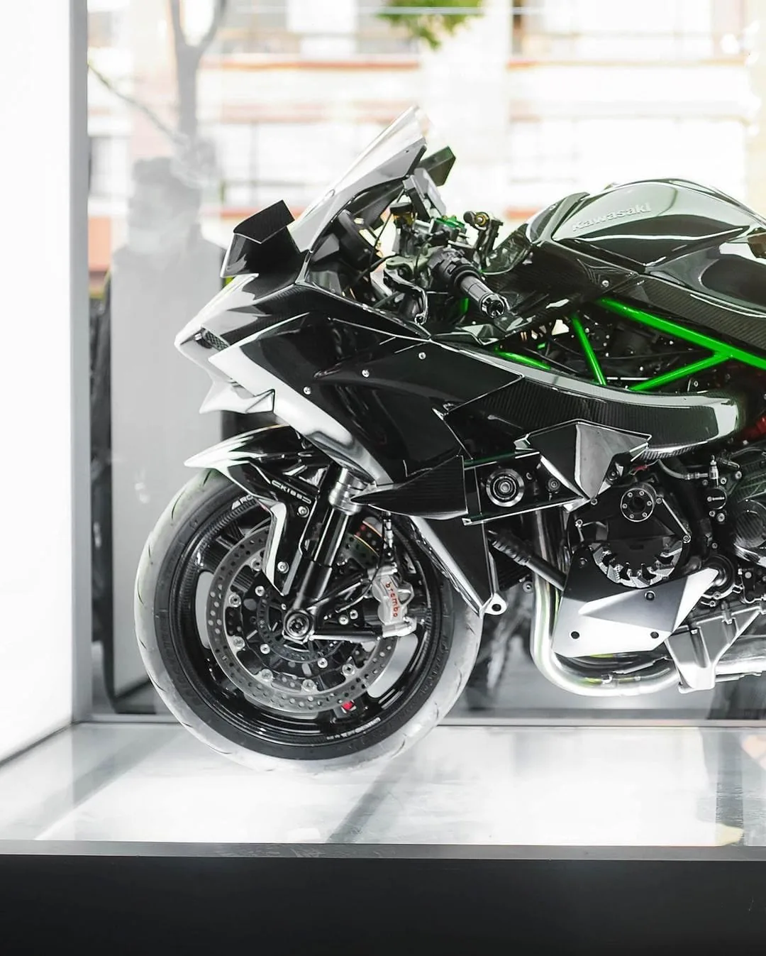 Kawasaki Ninja H2R có giá gần 2 tỷ đồng tại Việt Nam, dự kiến giao xe 4/2022