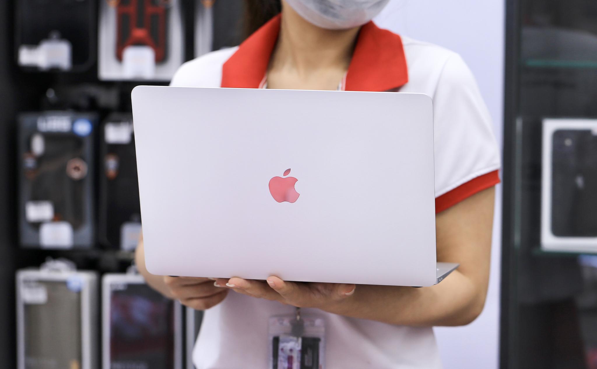 MacBook Air M1 và MacBook Pro M1 2020 bán chạy nhờ giá bán tốt
