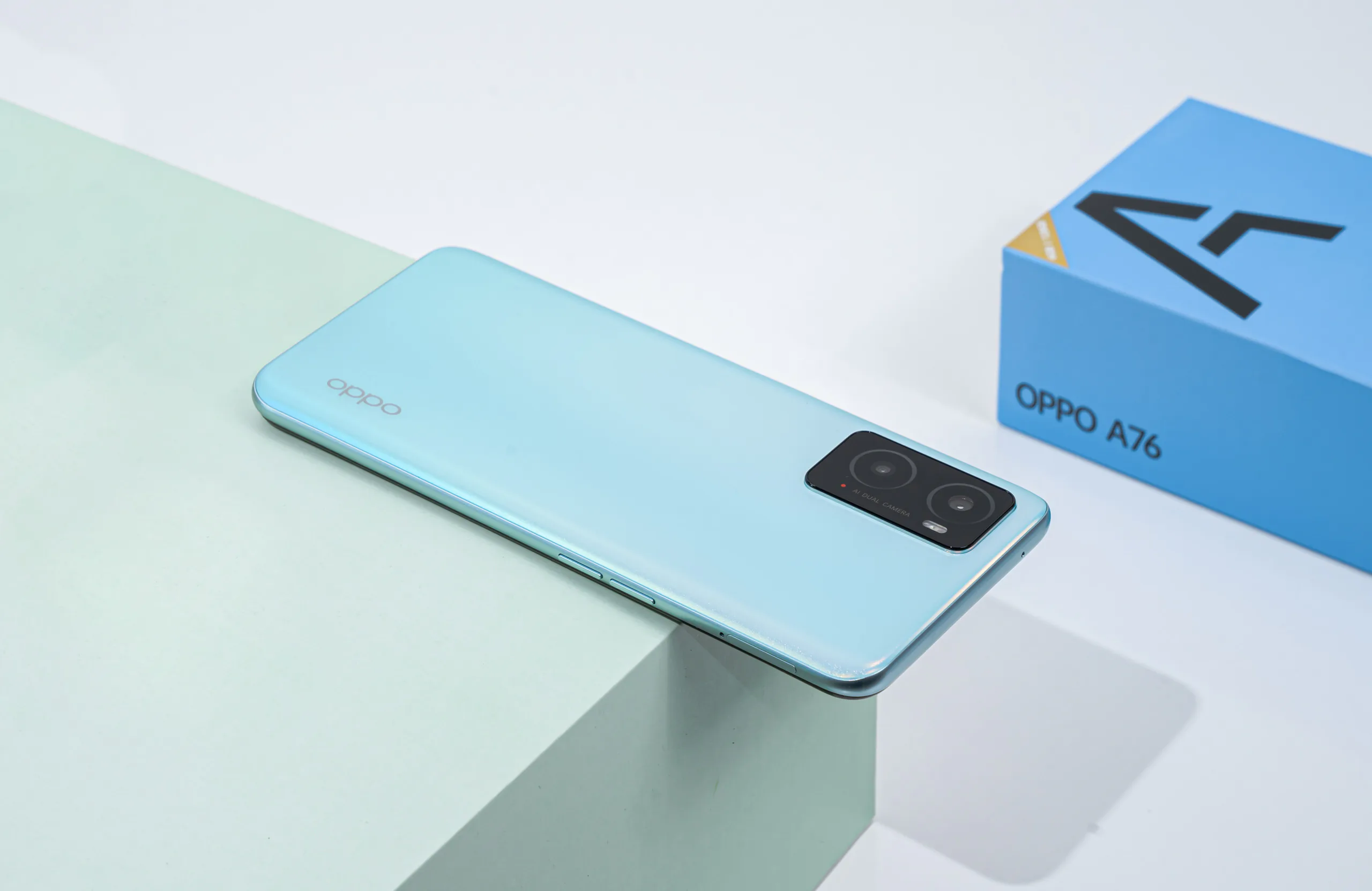 OPPO A76 - smartphone sạc nhanh nhất trong phân khúc