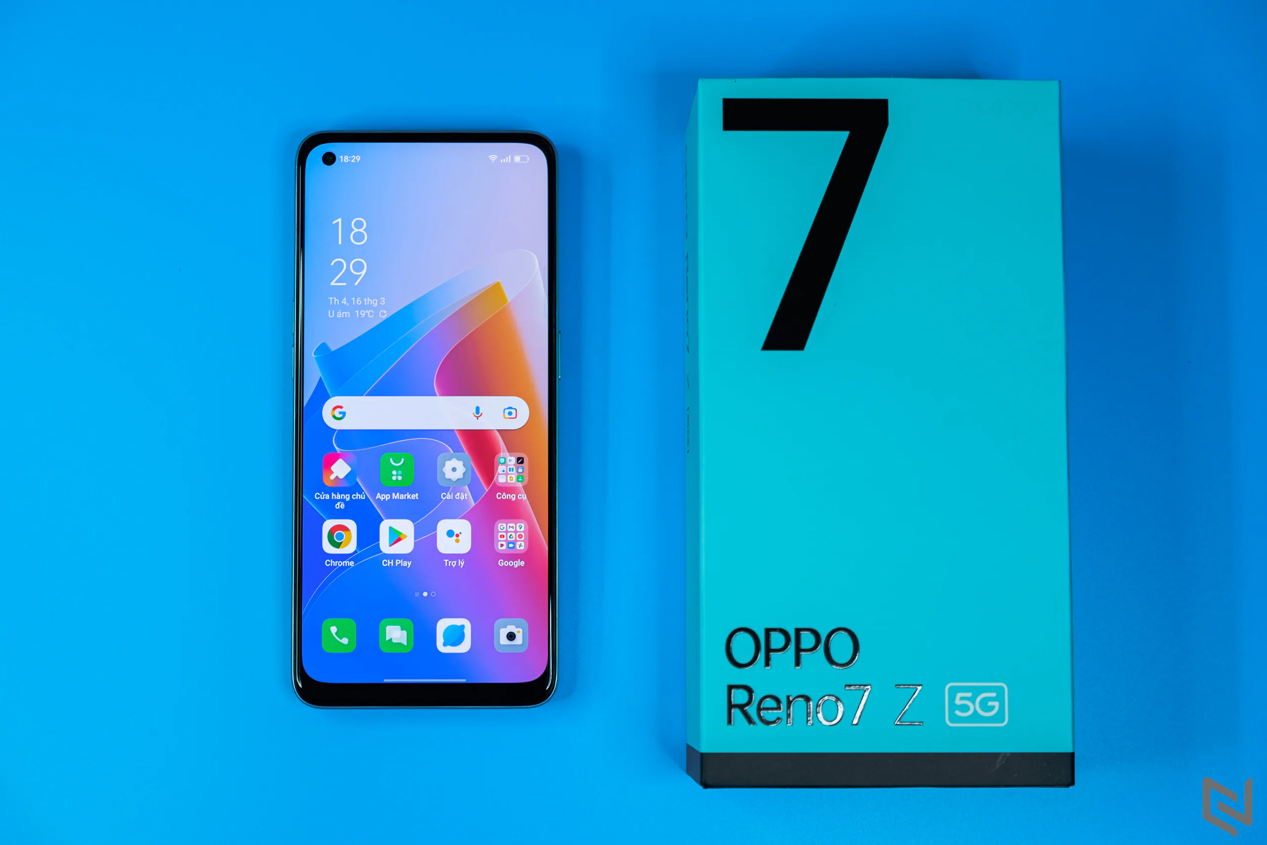 Mở hộp OPPO Reno7 Z 5G: Thiết kế phá cách, viền sáng kép là điểm nhấn