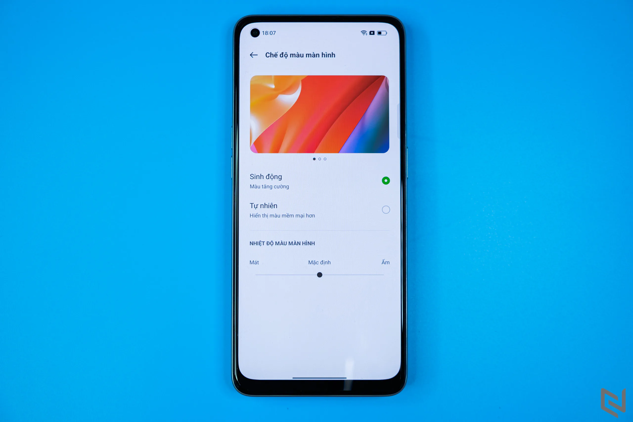 Mở hộp OPPO Reno7 Z 5G: Thiết kế phá cách, viền sáng kép là điểm nhấn