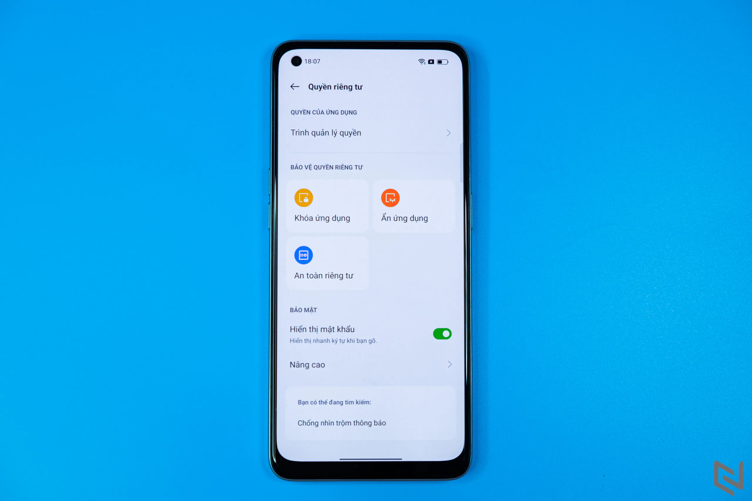 Mở hộp OPPO Reno7 Z 5G: Thiết kế phá cách, viền sáng kép là điểm nhấn