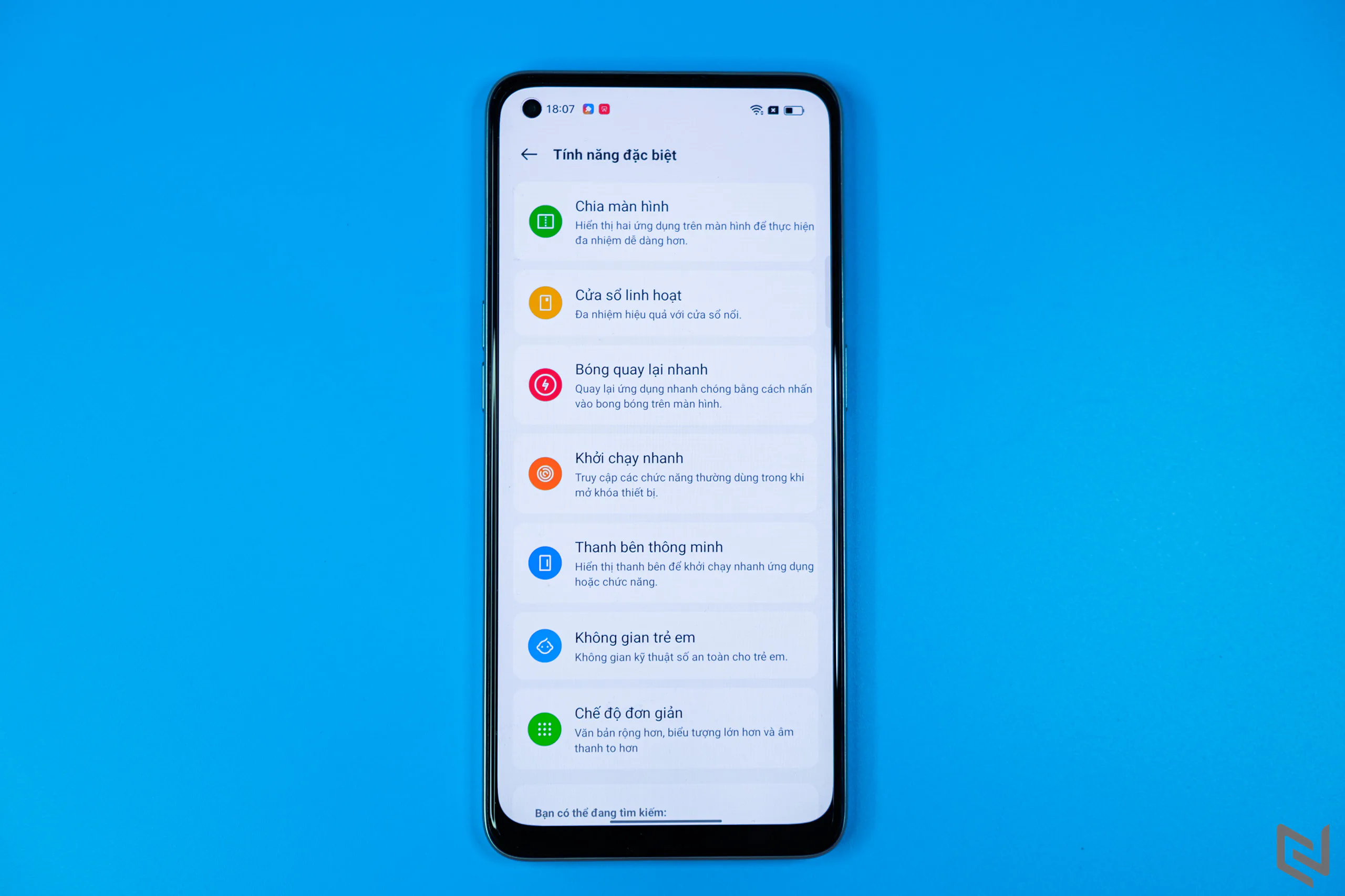 Mở hộp OPPO Reno7 Z 5G: Thiết kế phá cách, viền sáng kép là điểm nhấn