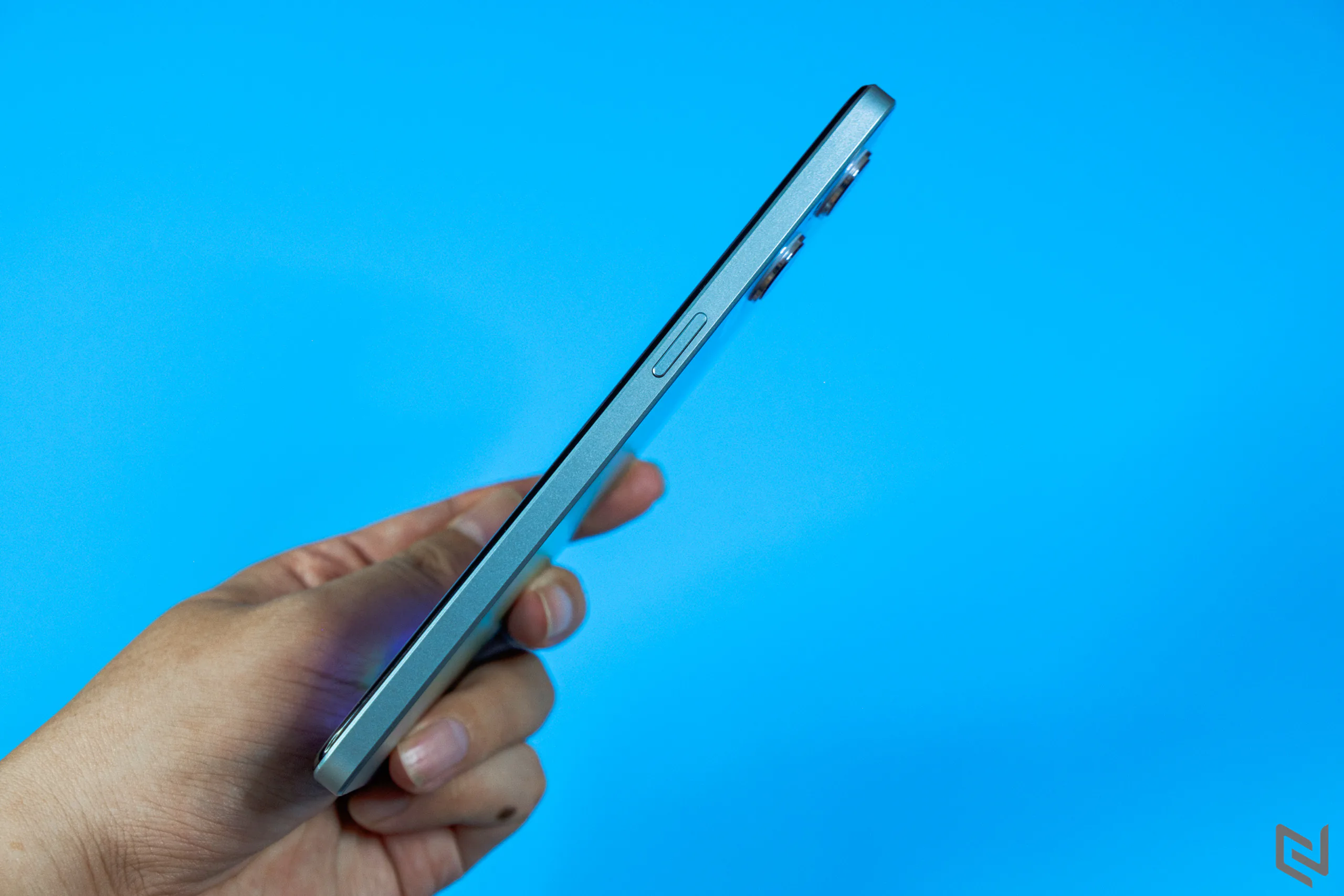 Mở hộp OPPO Reno7 Z 5G: Thiết kế phá cách, viền sáng kép là điểm nhấn