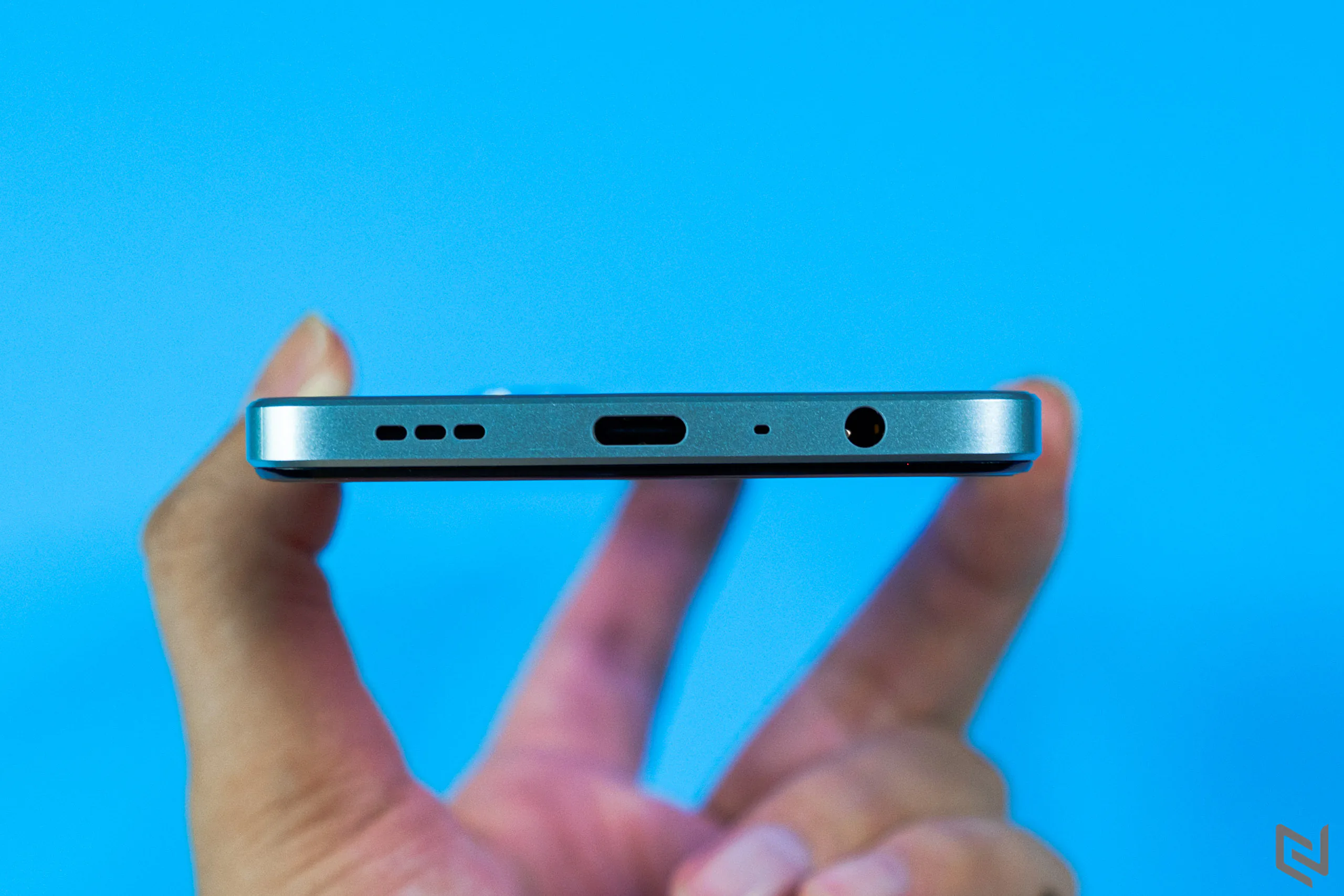Mở hộp OPPO Reno7 Z 5G: Thiết kế phá cách, viền sáng kép là điểm nhấn
