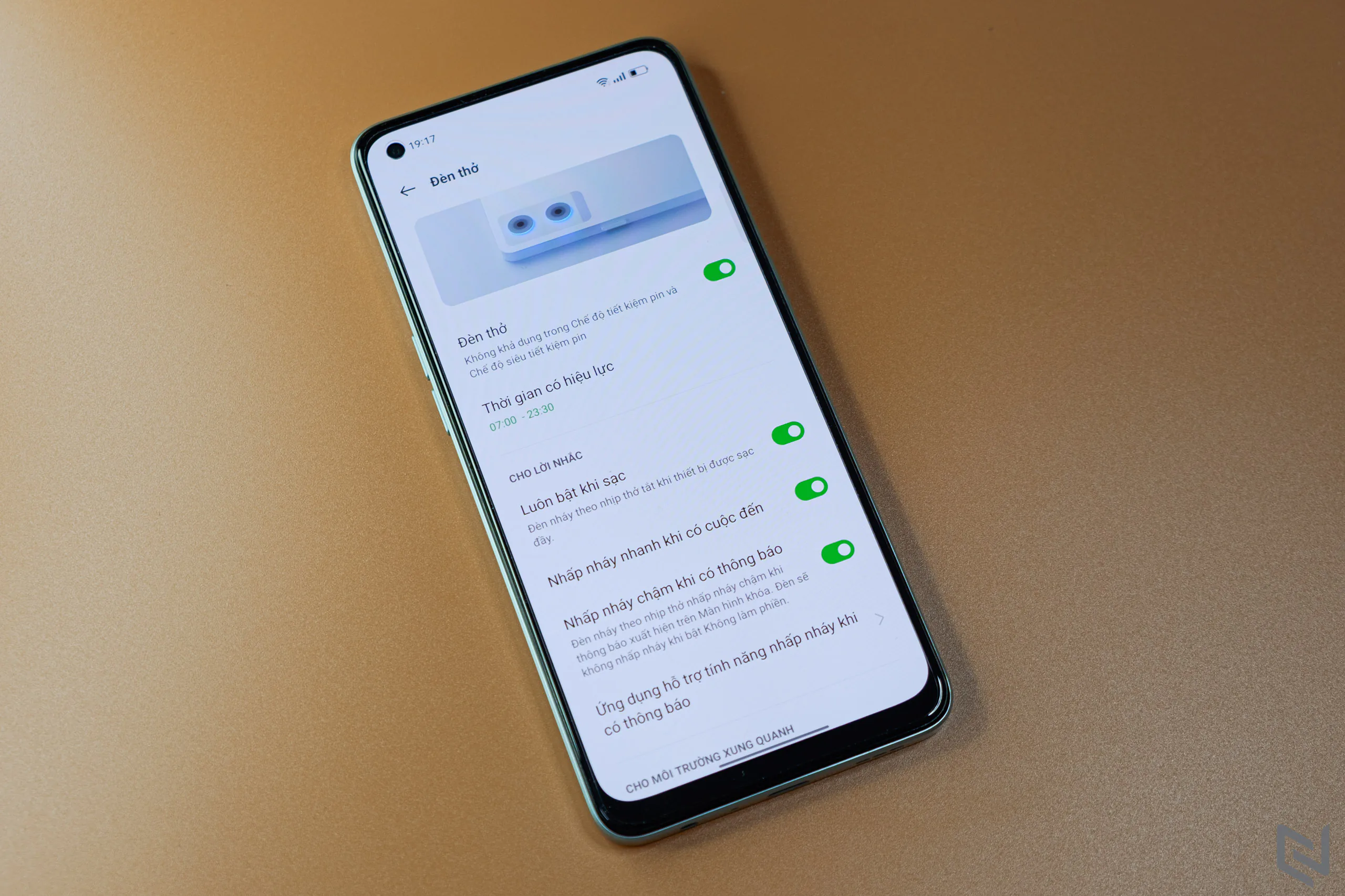 Mở hộp OPPO Reno7 Z 5G: Thiết kế phá cách, viền sáng kép là điểm nhấn