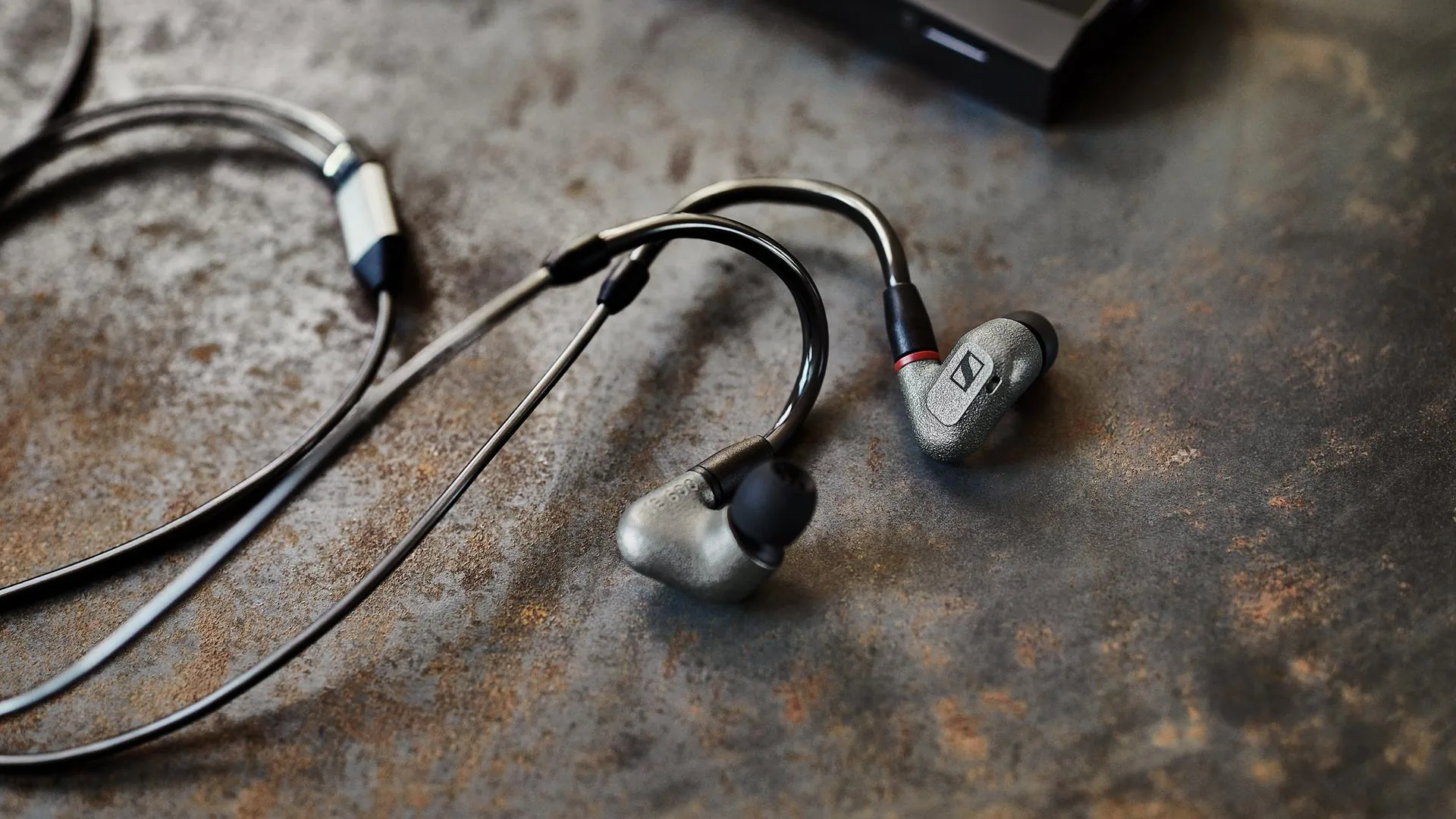 Tai nghe kiểm âm Sennheiser IE 600 mới sẽ có vỏ bằng kim loại zirconium được in 3D