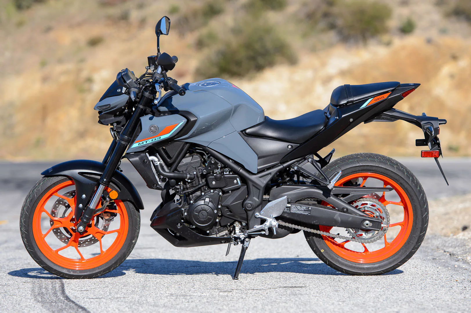 “Kỵ sĩ bóng đêm” Yamaha MT-03 2022 có giá bán chính thức từ 129 triệu đồng tại Việt Nam