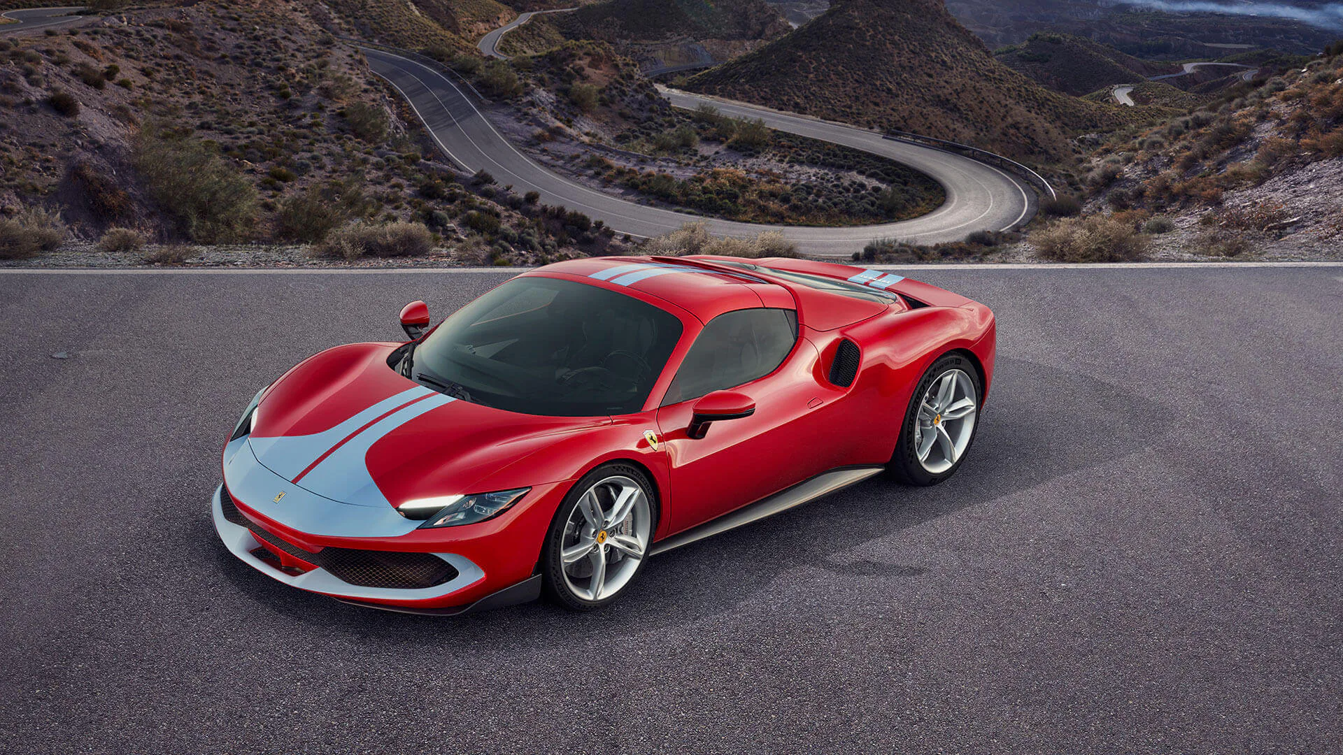 Ferrari 296 GTS ra mắt với thiết kế berlinetta mui trần, động cơ Ferrari V6 hybrid, 830 mã lực