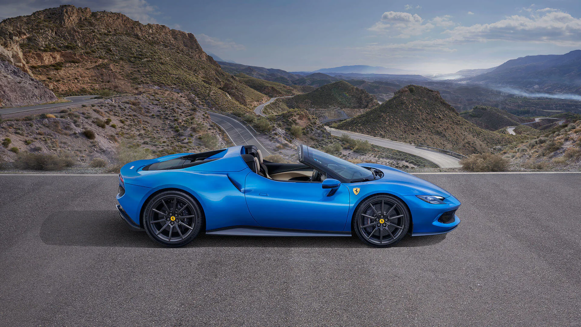 Ferrari 296 GTS ra mắt với thiết kế berlinetta mui trần, động cơ Ferrari V6 hybrid, 830 mã lực