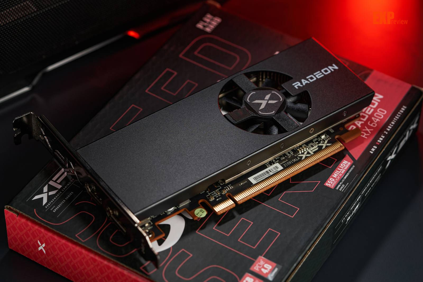 AMD ra mắt card đồ hoạ RX 6400 mới kích thước nhỏ, giá chỉ 159 USD