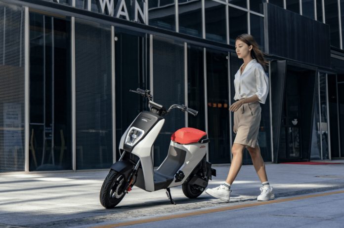 Honda ra mắt scooter điện UGO đẹp như mơ giá tương đương 26 triệu