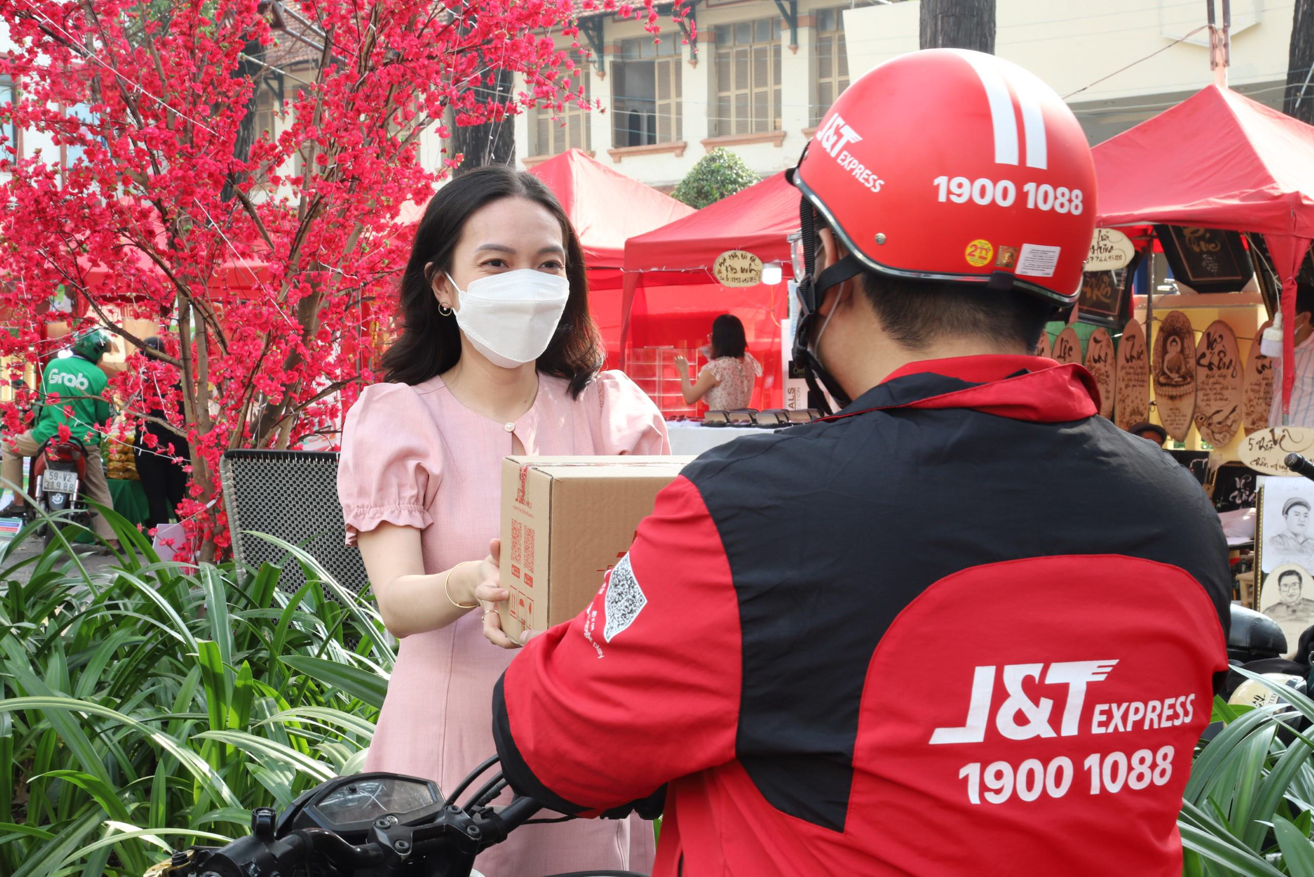 Doanh nghiệp chuyển phát nhanh giải “bài toán” mở rộng ra toàn cầu, đảm bảo tính bản địa