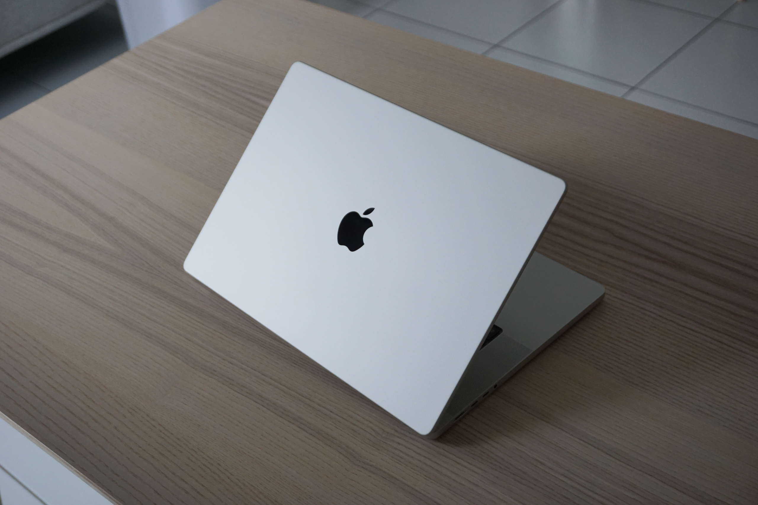 Cách kích hoạt sạc nhanh trên MacBook Pro 14-inch và 16-inch