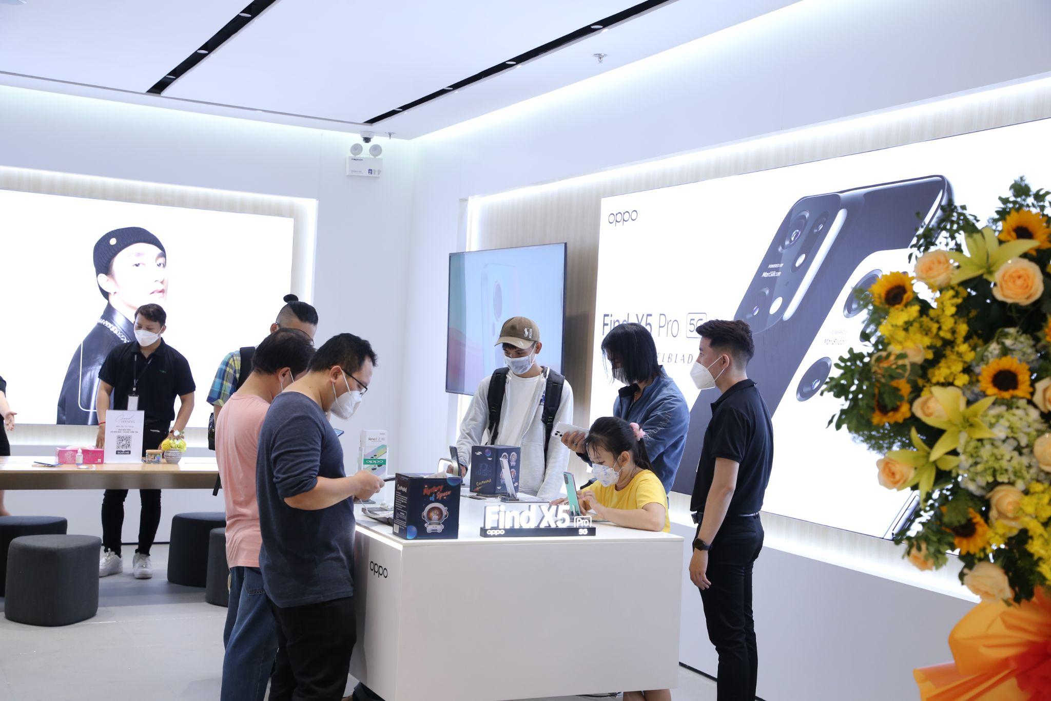 OPPO ra mắt chuỗi OPPO Experience Store trên toàn quốc trong tháng 4/2022, mang đến không gian trải nghiệm đẳng cấp cho người dùng