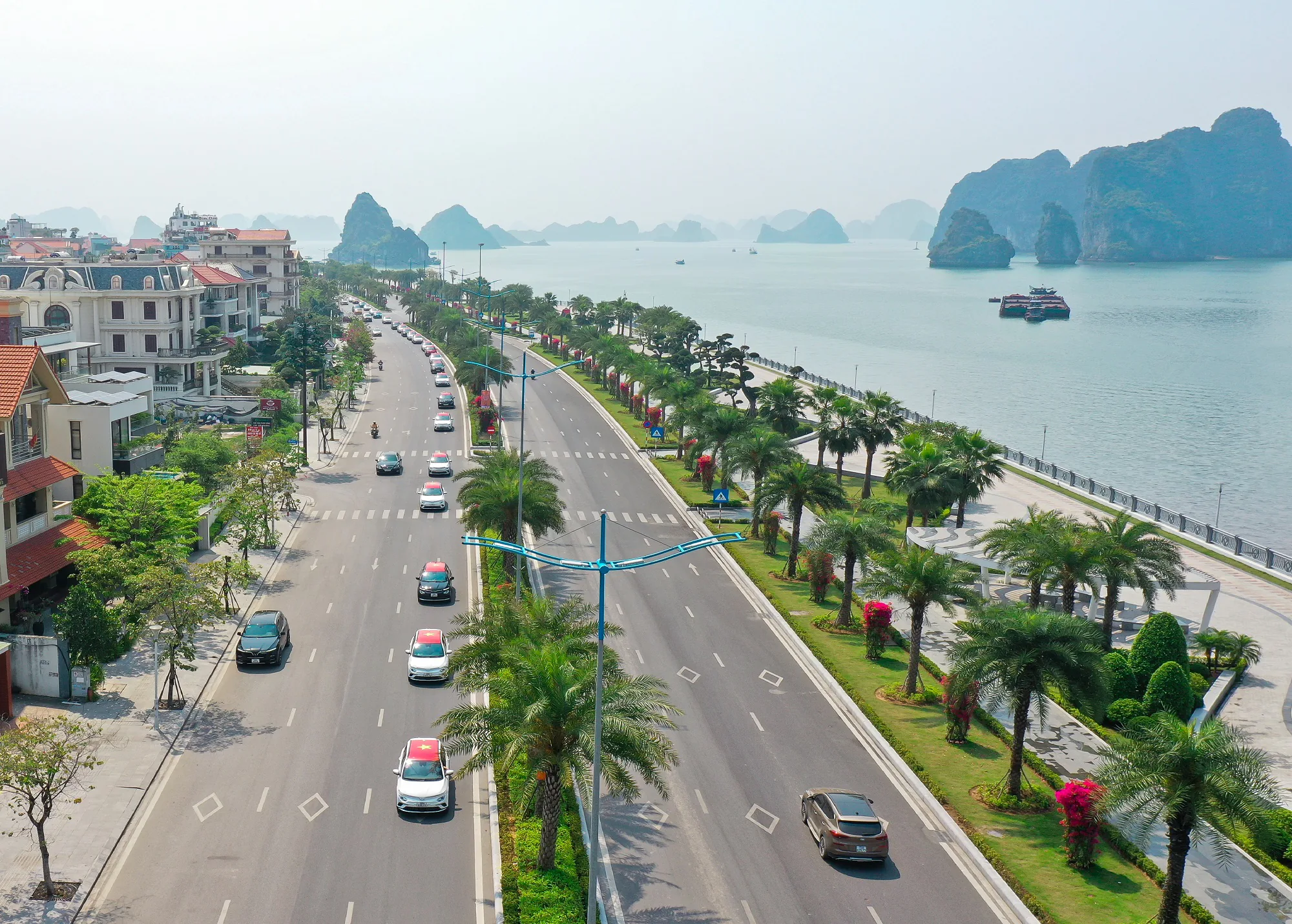 Kỷ lục Việt Nam: 100 xe ô tô điện VF e34 chinh phục địa đầu tổ quốc