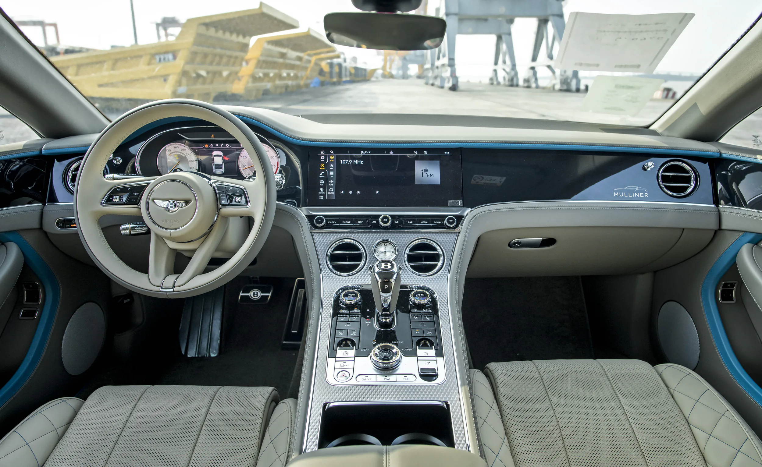 Bentley Continental GT V8 Mulliner chính hãng đầu tiên đã cập bến về Việt Nam