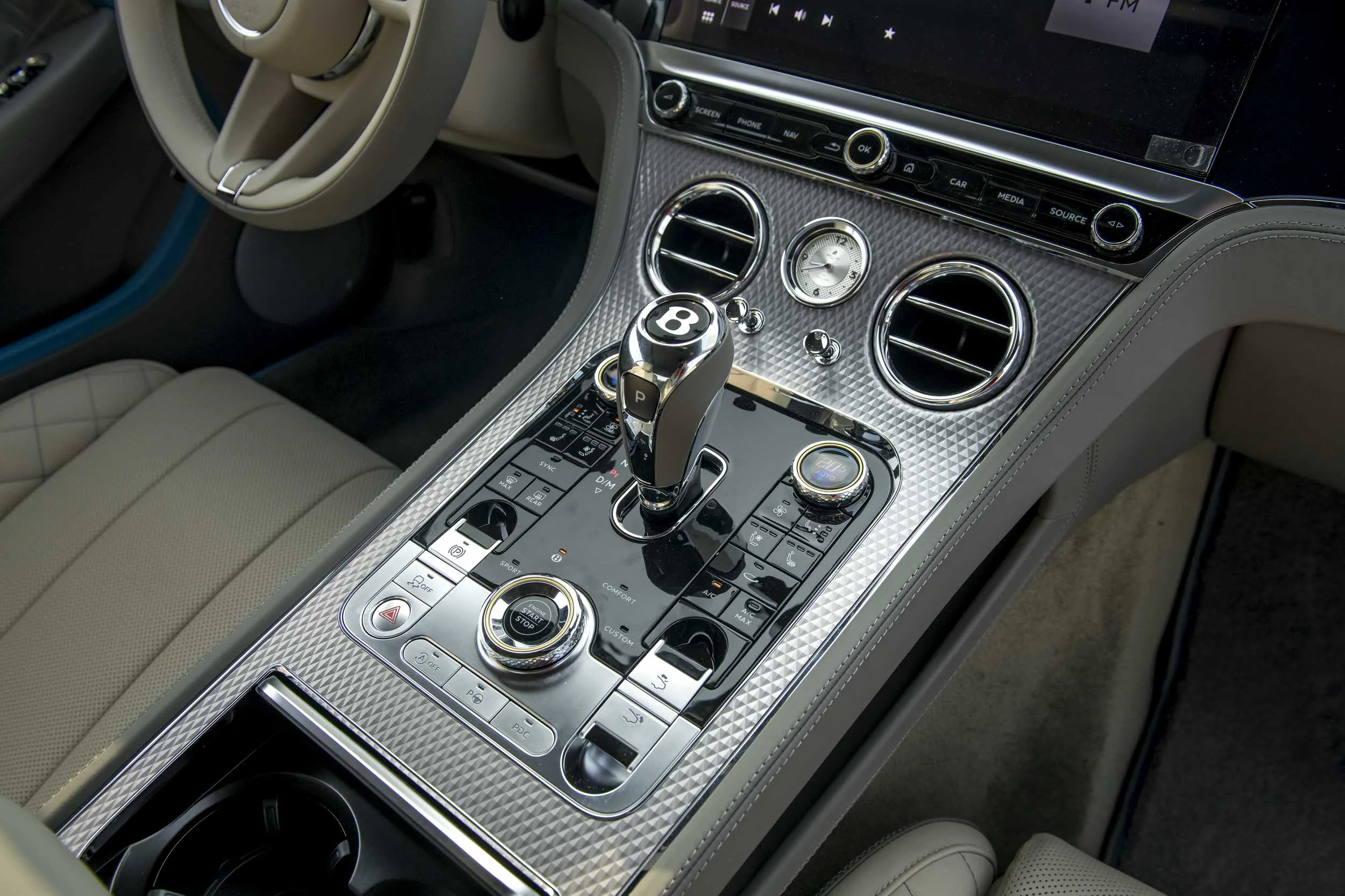 Bentley Continental GT V8 Mulliner chính hãng đầu tiên đã cập bến về Việt Nam