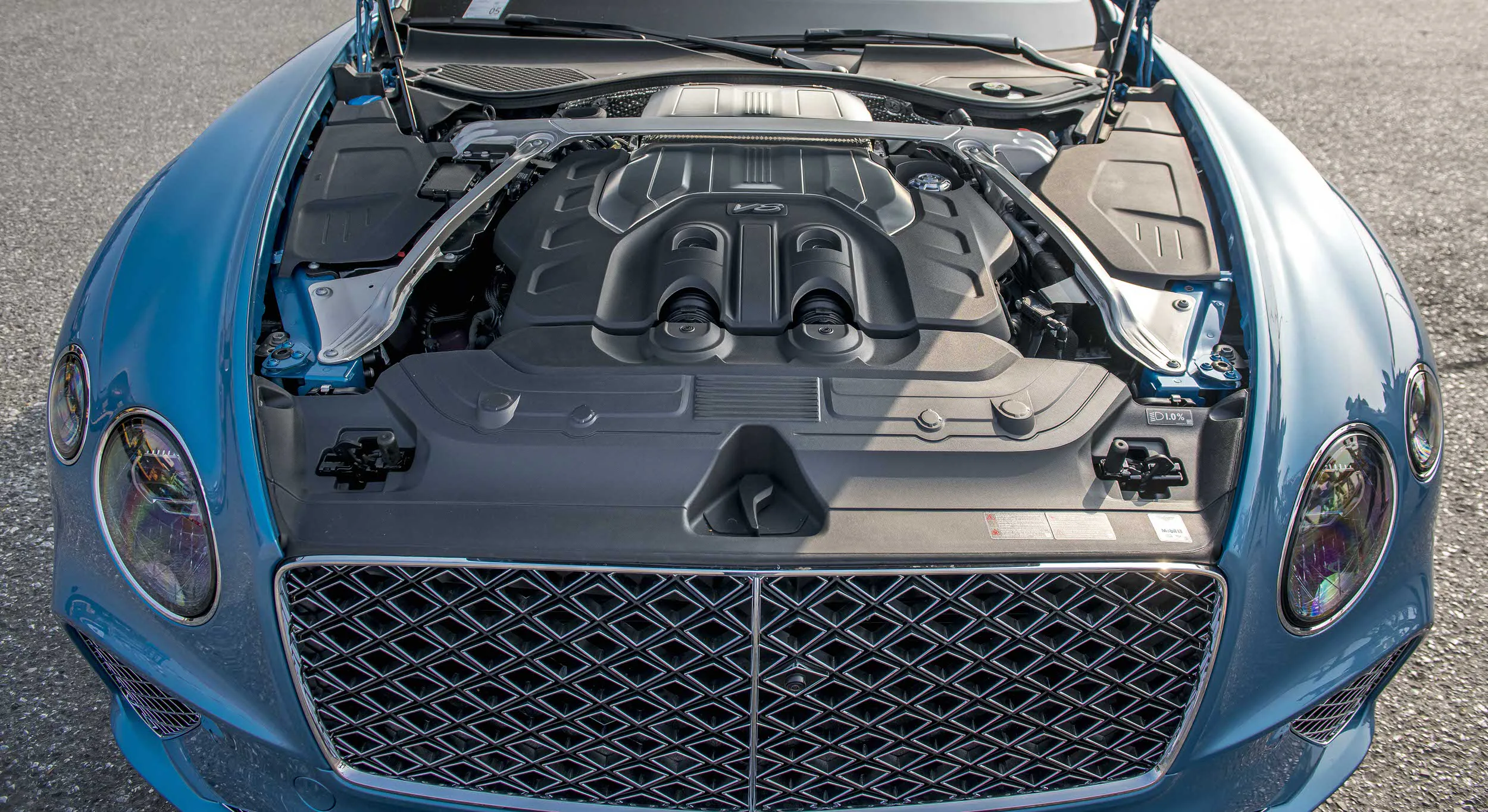 Bentley Continental GT V8 Mulliner chính hãng đầu tiên đã cập bến về Việt Nam