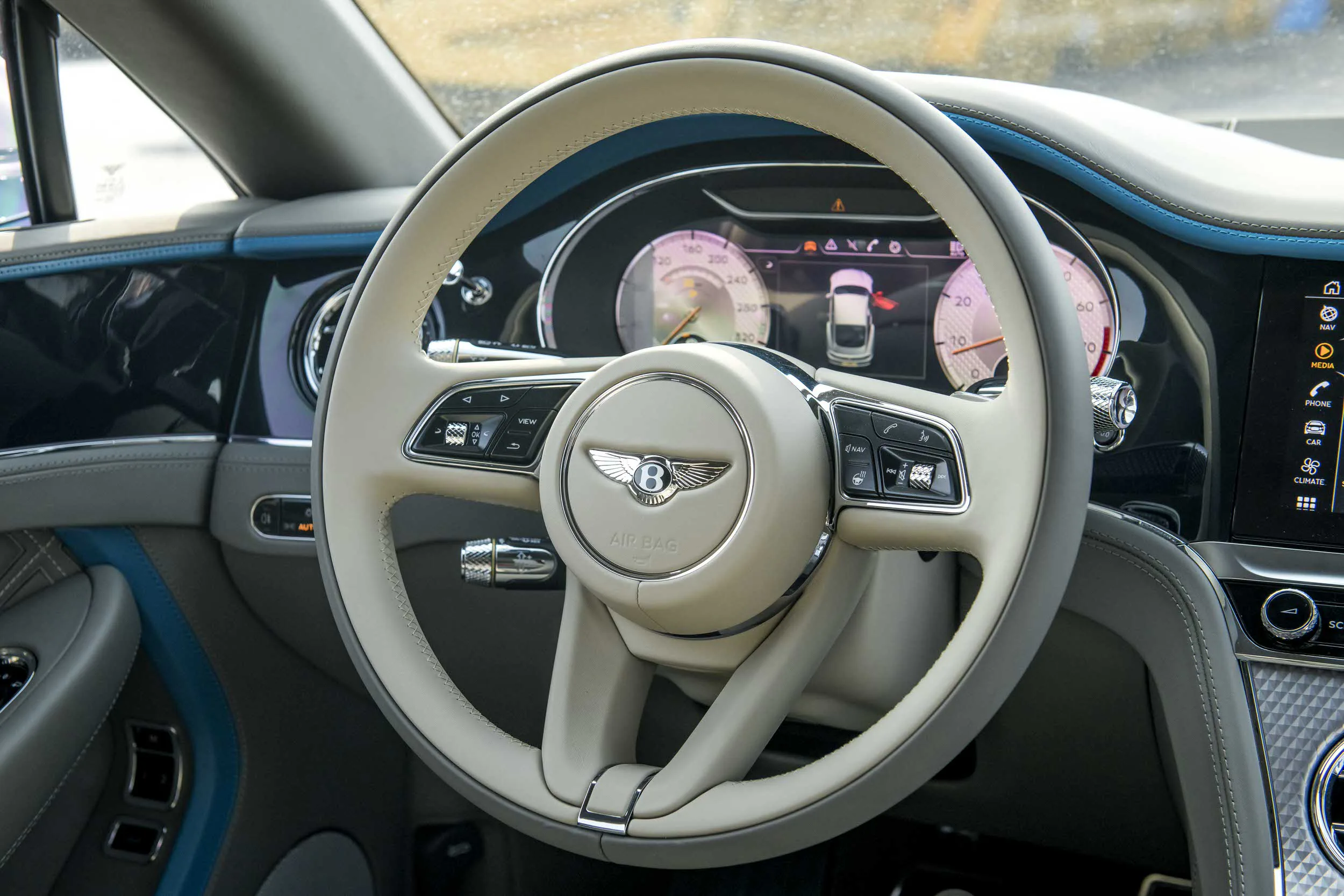 Bentley Continental GT V8 Mulliner chính hãng đầu tiên đã cập bến về Việt Nam