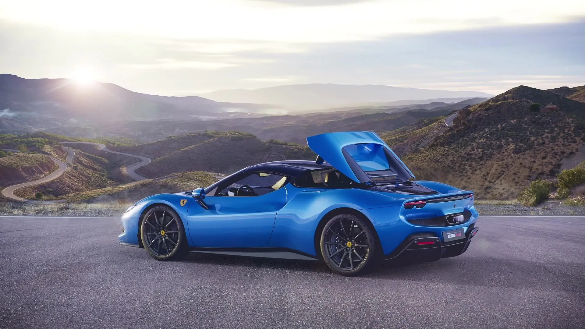 Ferrari 296 GTS ra mắt với thiết kế berlinetta mui trần, động cơ Ferrari V6 hybrid, 830 mã lực