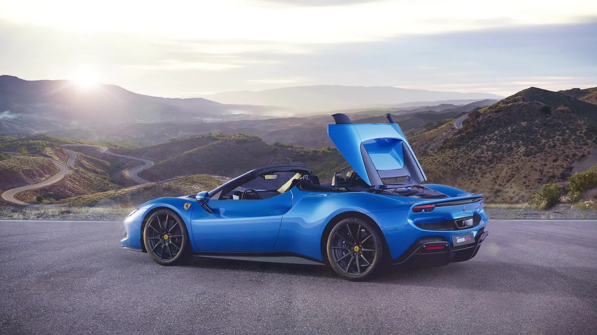 Ferrari 296 GTS ra mắt với thiết kế berlinetta mui trần, động cơ Ferrari V6 hybrid, 830 mã lực
