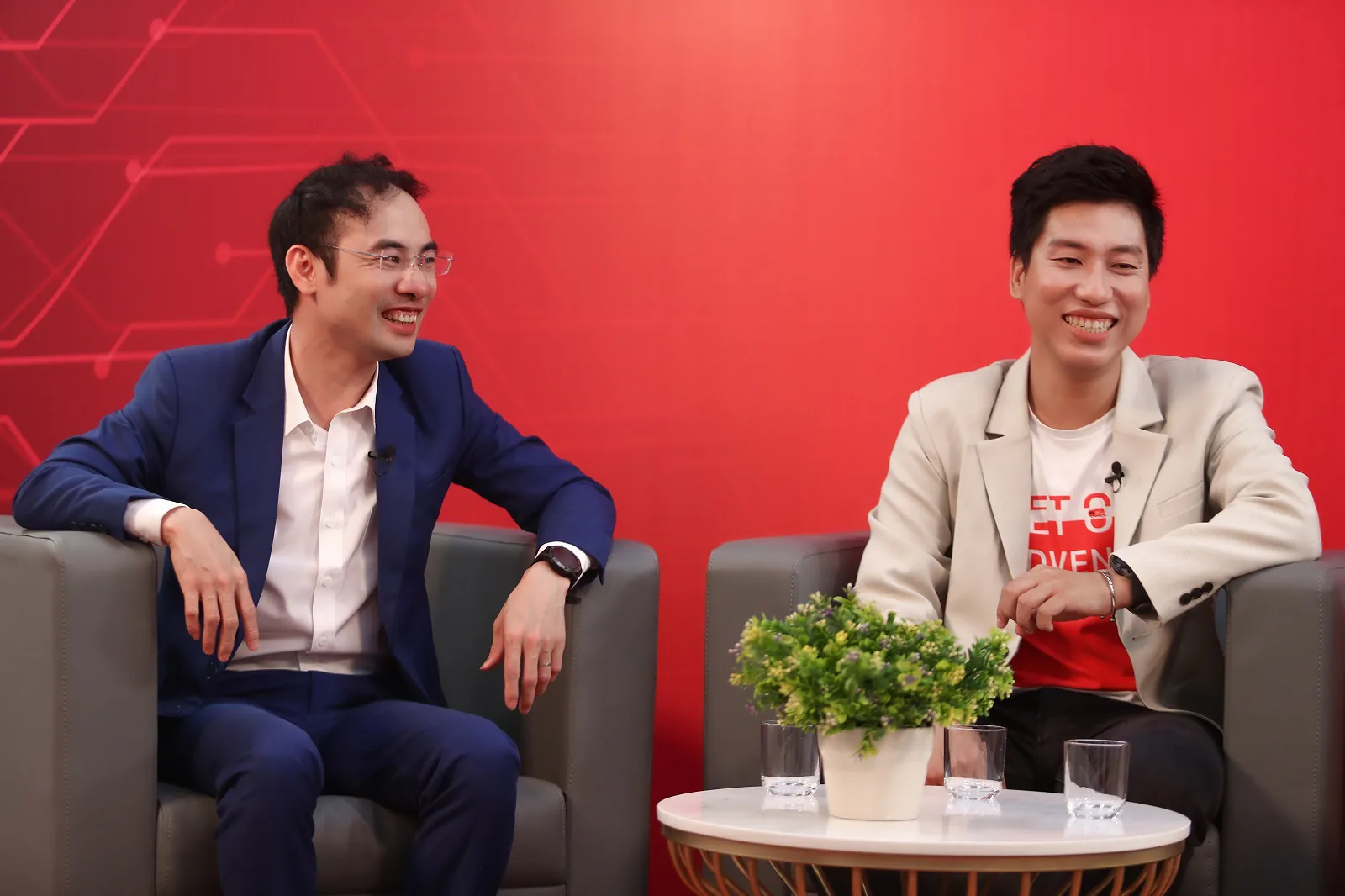 Chuỗi tọa đàm “Chỉ Dẫn Đỏ” khai mạc: Thêm một la bàn định hướng người kinh doanh trực tuyến