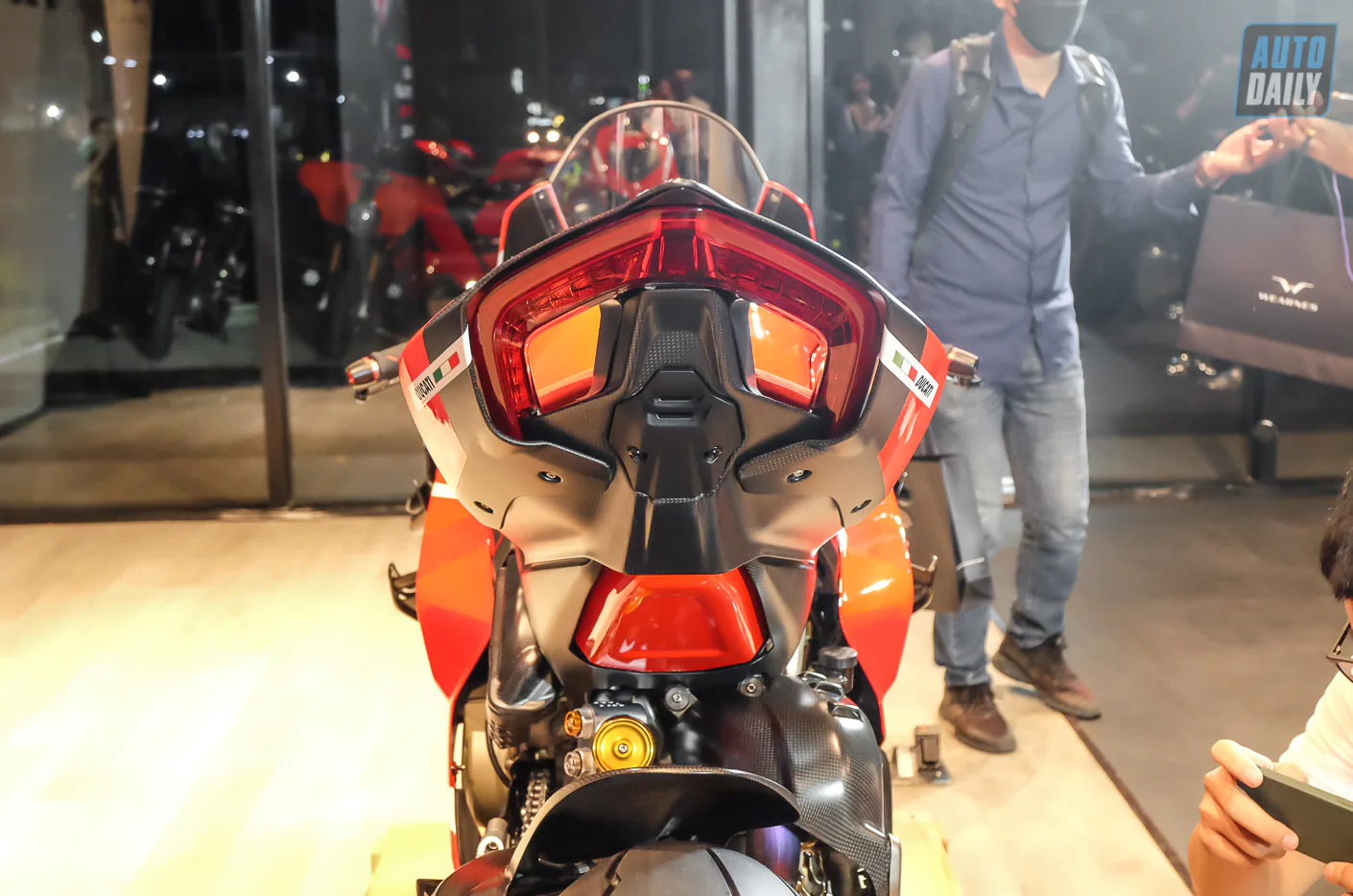 Ngắm nhìn siêu phẩm Ducati Superleggera V4 giá gần 6 tỷ độc nhất tại Việt Nam