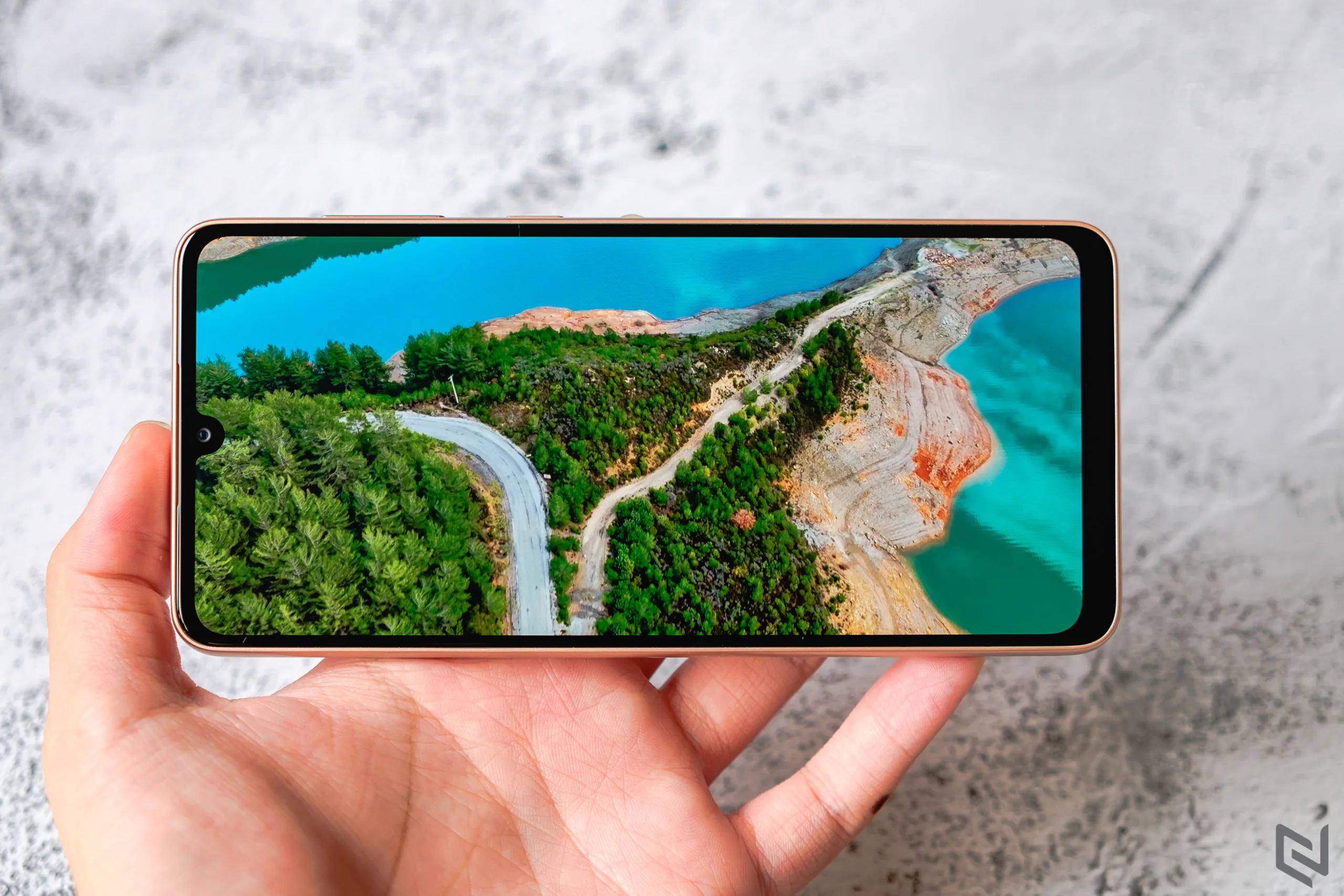 Mở hộp và trên tay Samsung Galaxy A33 5G: Tuỳ chọn màu sắc trẻ trung và hiệu năng mạnh mẽ