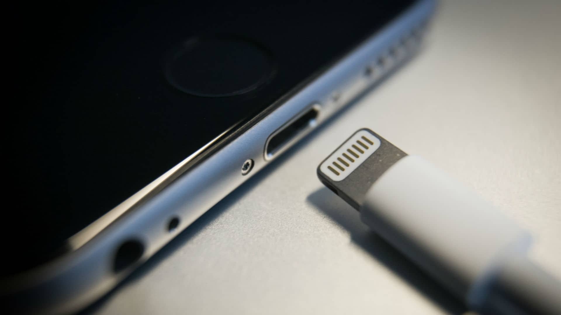 Tin đồn cho biết iPhone 14 Pro sẽ có cổng sạc USB 3.0 Lighting nhanh hơn