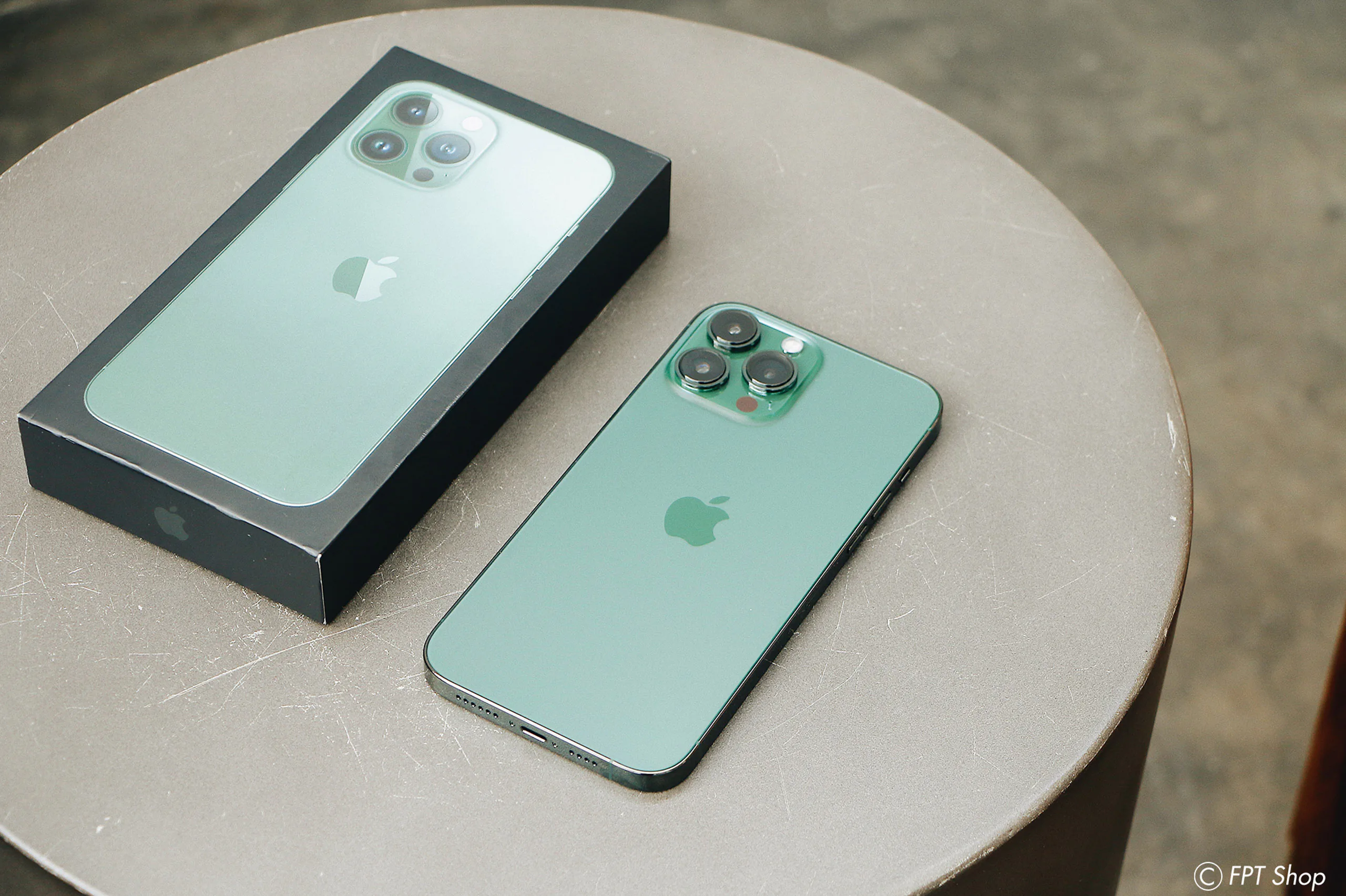 FPT Shop giảm đến 6 triệu, nhân đôi bảo hành khi đặt trước iPhone 13 Series Xanh lá mới