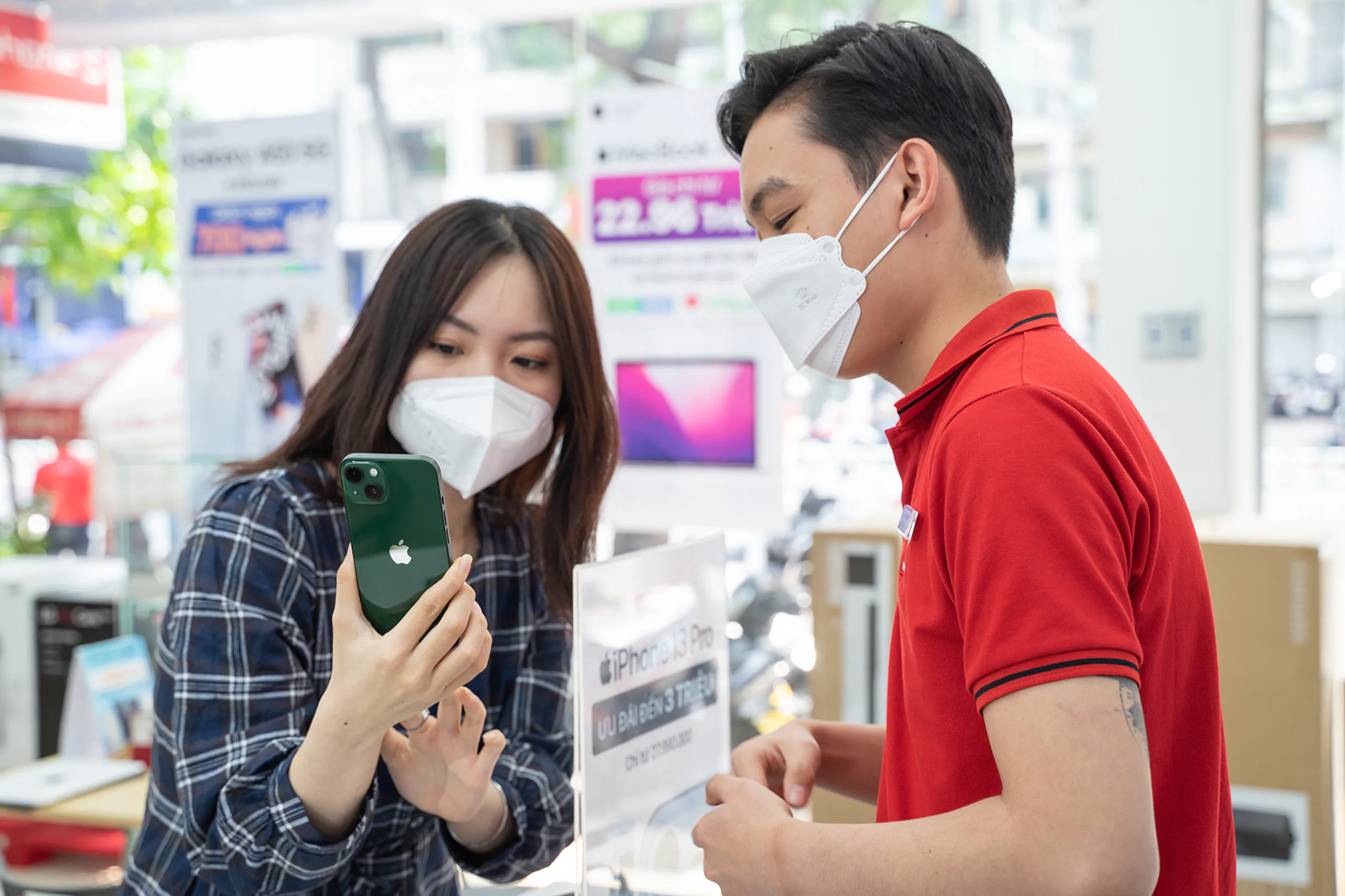 iPhone 13 series bản Xanh lá chính hãng mở bán tại CellphoneS