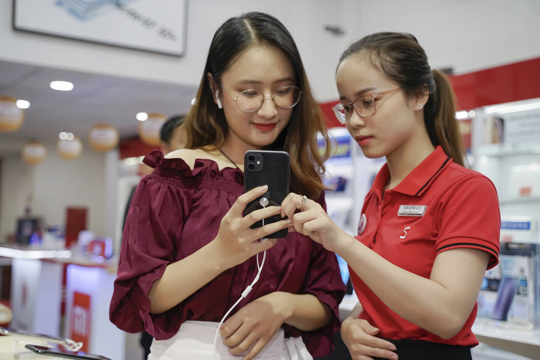 iPhone 13 series bản Xanh lá chính hãng mở bán tại CellphoneS
