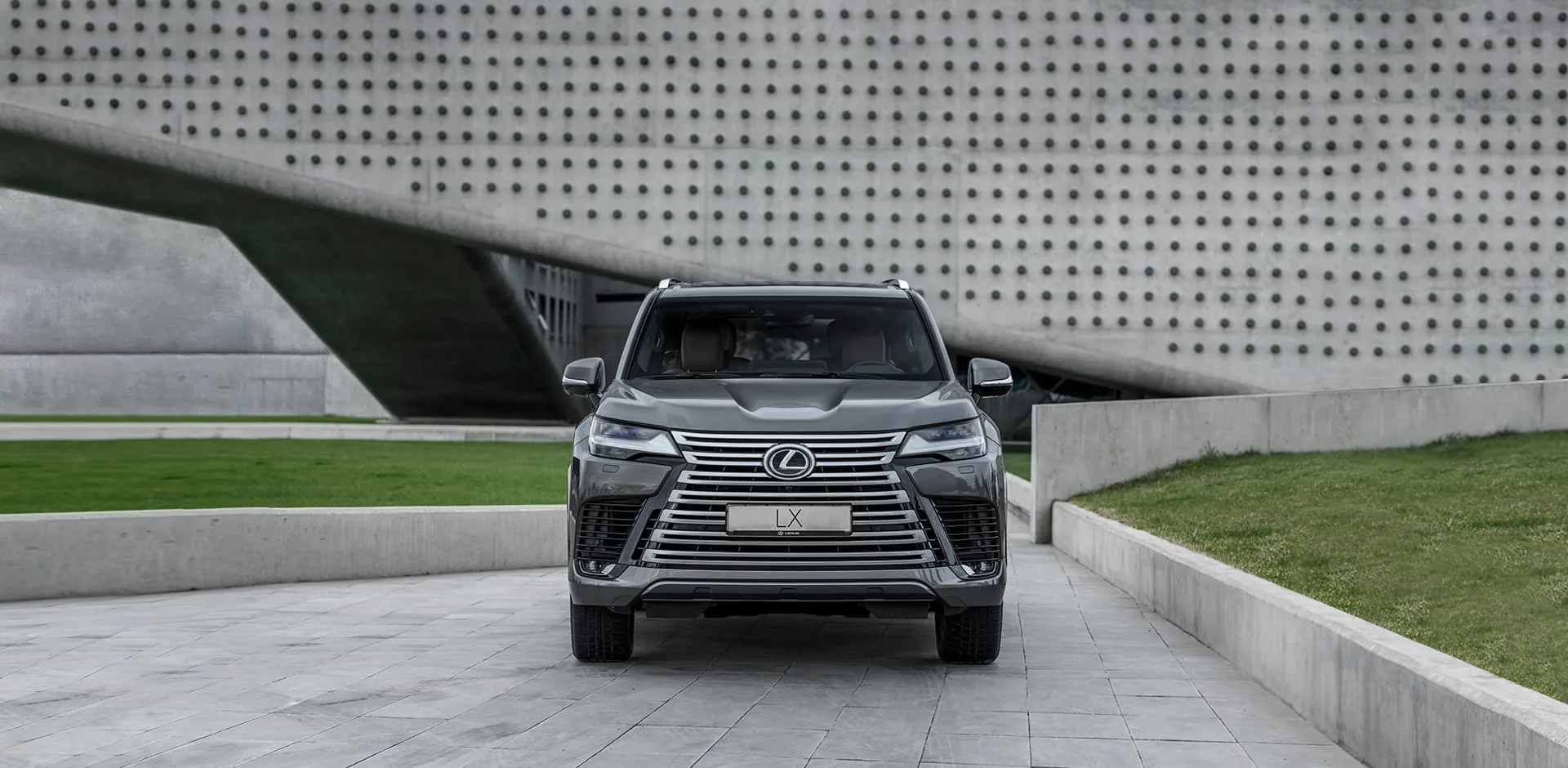 Siêu xe Lexus LX 600 ra mắt tại Việt Nam, giá từ 8.1 tỷ