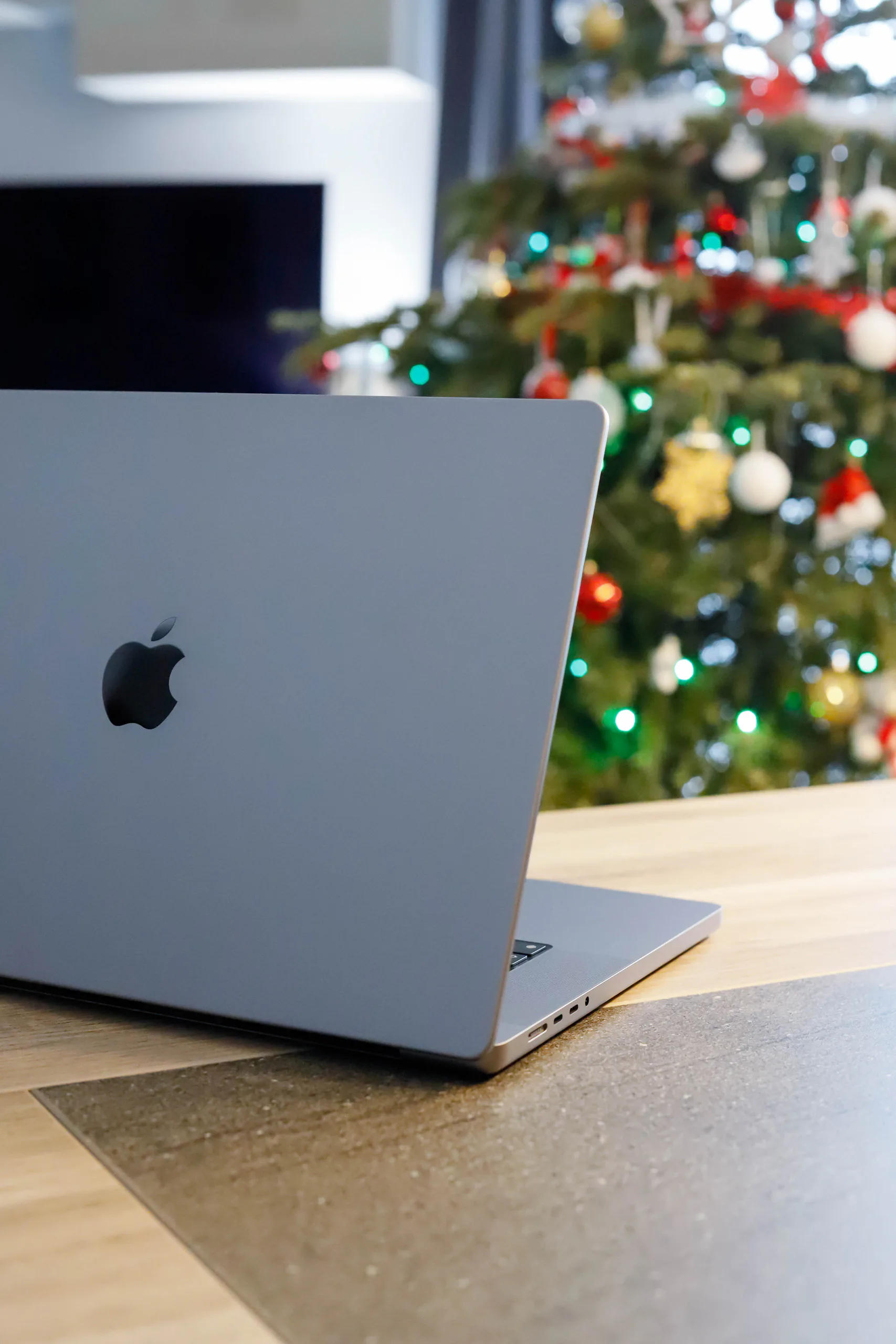 Apple đang dần xoá khoảng cách giữa "bản thường" và "bản Pro"?
