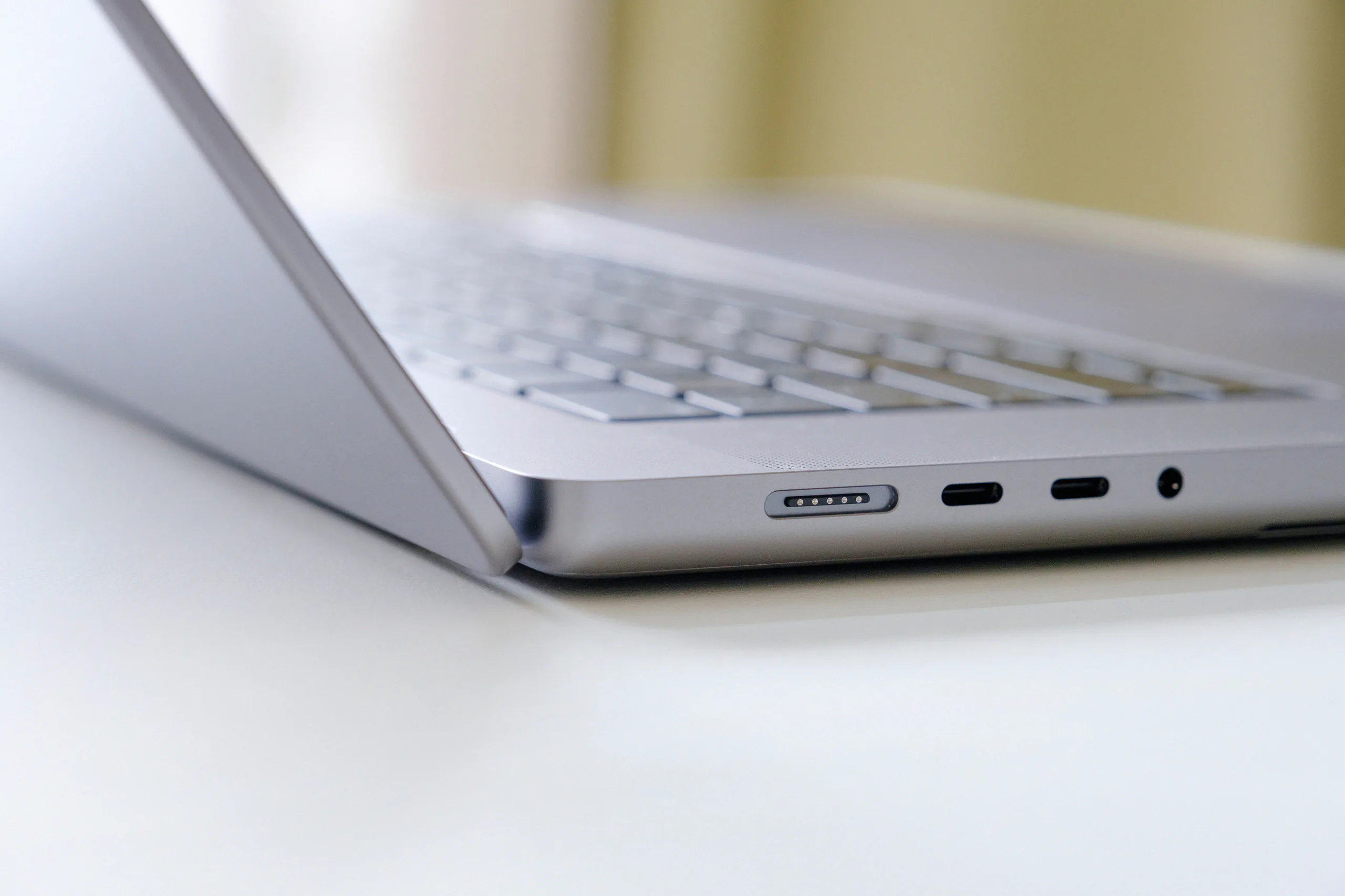 Cách kích hoạt sạc nhanh trên MacBook Pro 14-inch và 16-inch