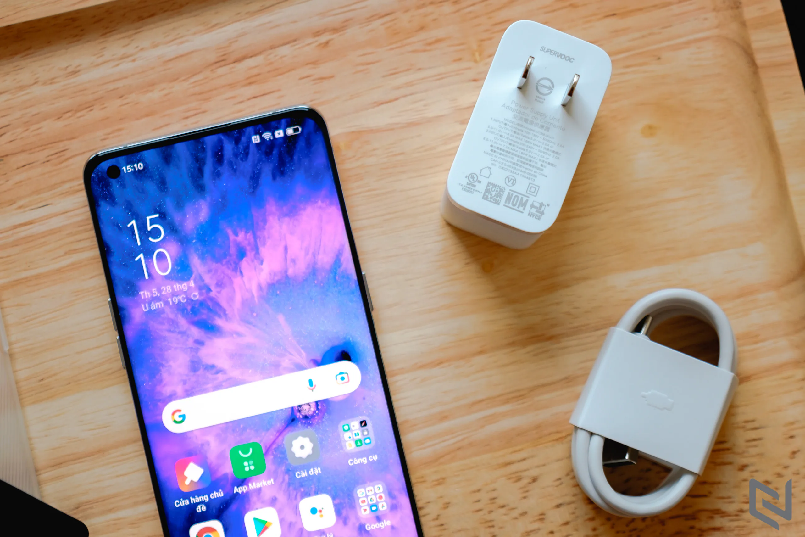 Mở hộp OPPO Find X5 Pro 5G: Màu trắng Ceramic tuyệt đẹp, hộp tái chế bảo vệ môi trường và rất nhiều thông số cao cấp khác nữa
