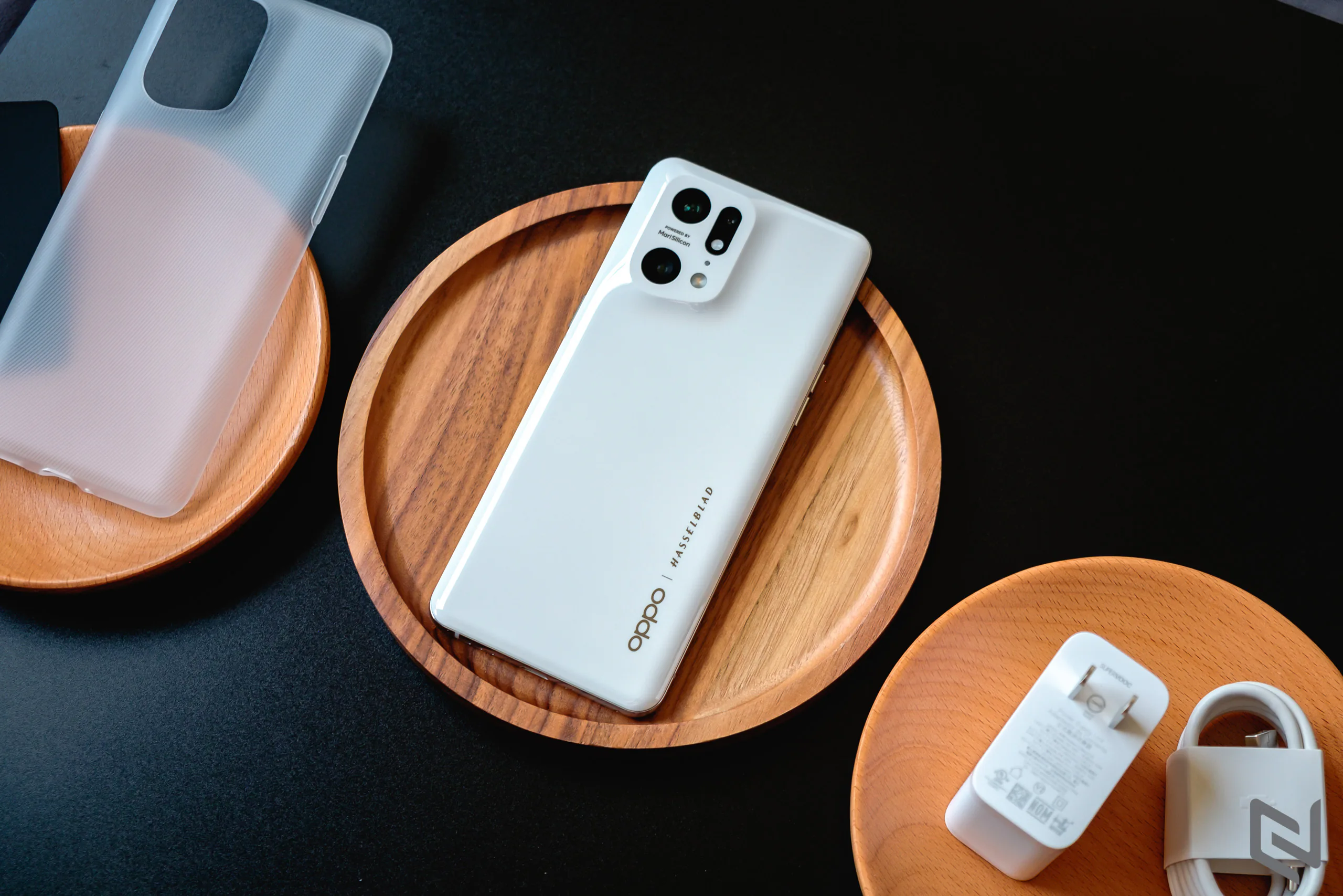 Mở hộp OPPO Find X5 Pro 5G: Màu trắng Ceramic tuyệt đẹp, hộp tái chế bảo vệ môi trường và rất nhiều thông số cao cấp khác nữa