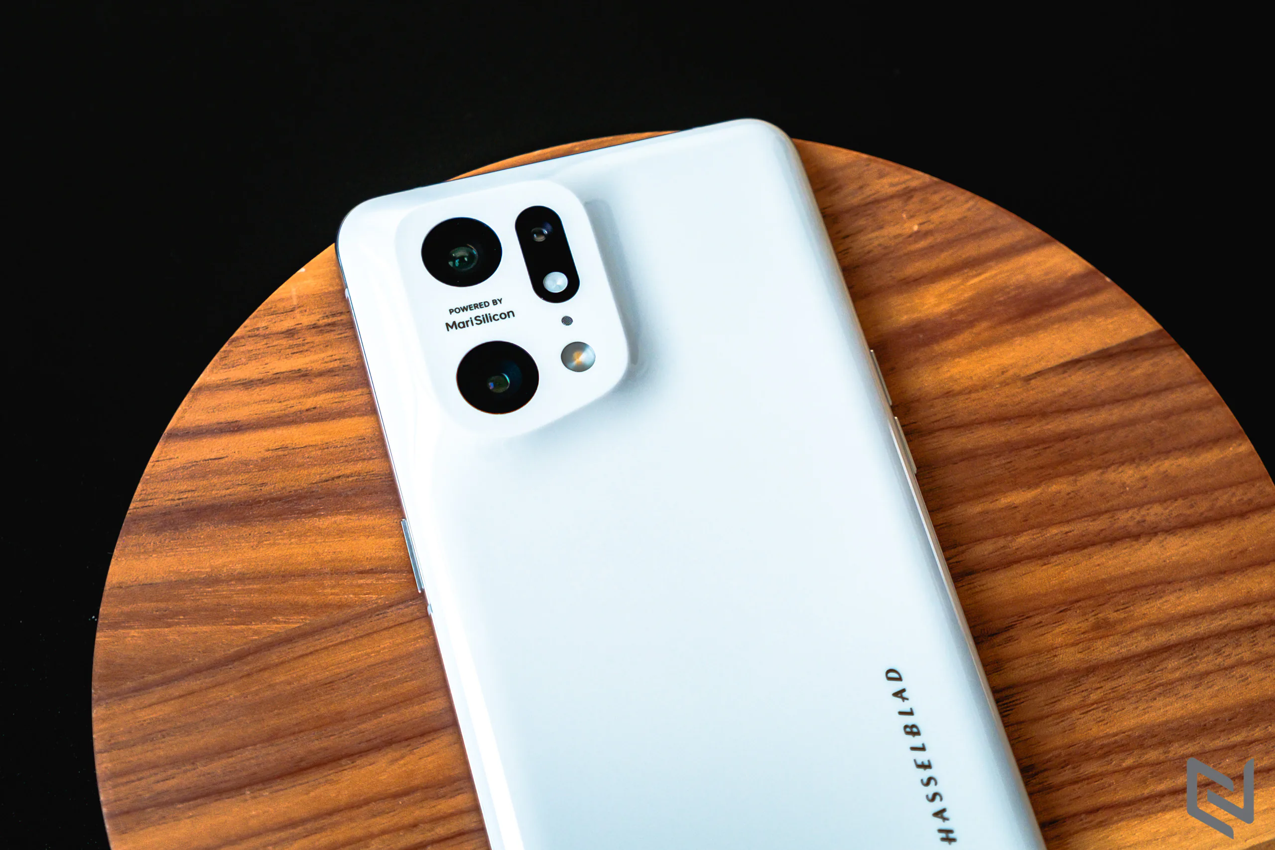 Mở hộp OPPO Find X5 Pro 5G: Màu trắng Ceramic tuyệt đẹp, hộp tái chế bảo vệ môi trường và rất nhiều thông số cao cấp khác nữa