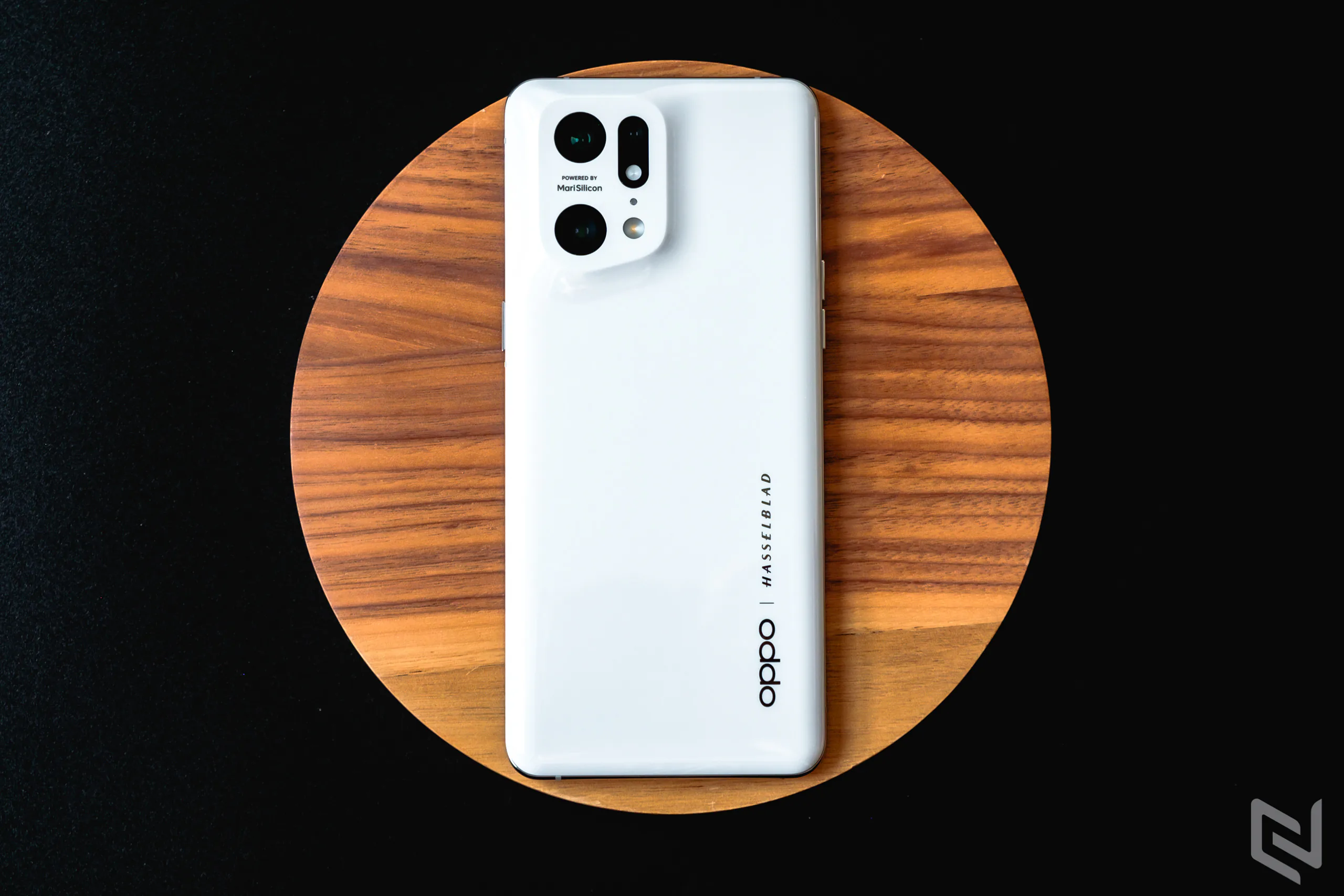Mở hộp OPPO Find X5 Pro 5G: Màu trắng Ceramic tuyệt đẹp, hộp tái chế bảo vệ môi trường và rất nhiều thông số cao cấp khác nữa
