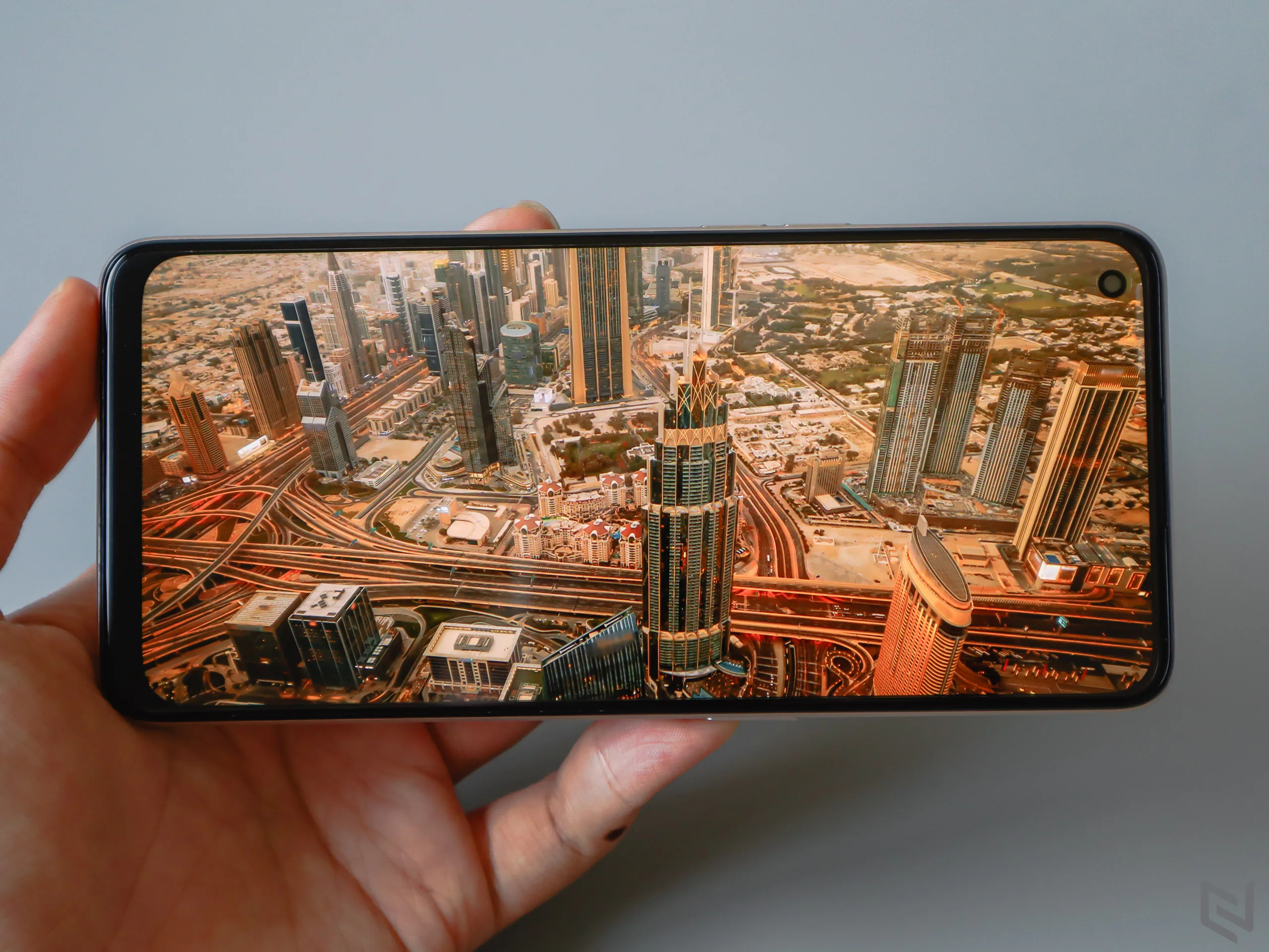 Trên tay OPPO Reno7 - Lựa chọn hợp lý cho mọi lứa tuổi với mức giá phải chăng
