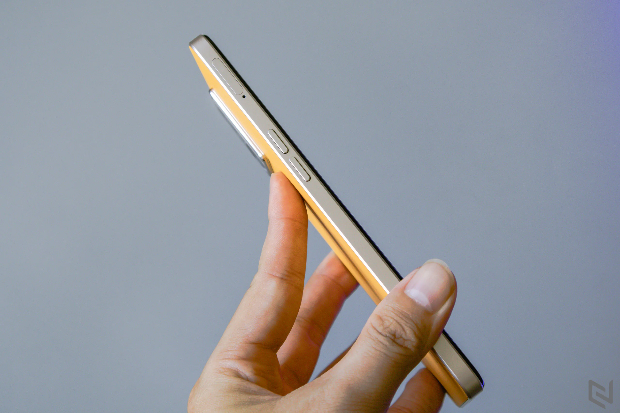 Trên tay OPPO Reno7 - Lựa chọn hợp lý cho mọi lứa tuổi với mức giá phải chăng